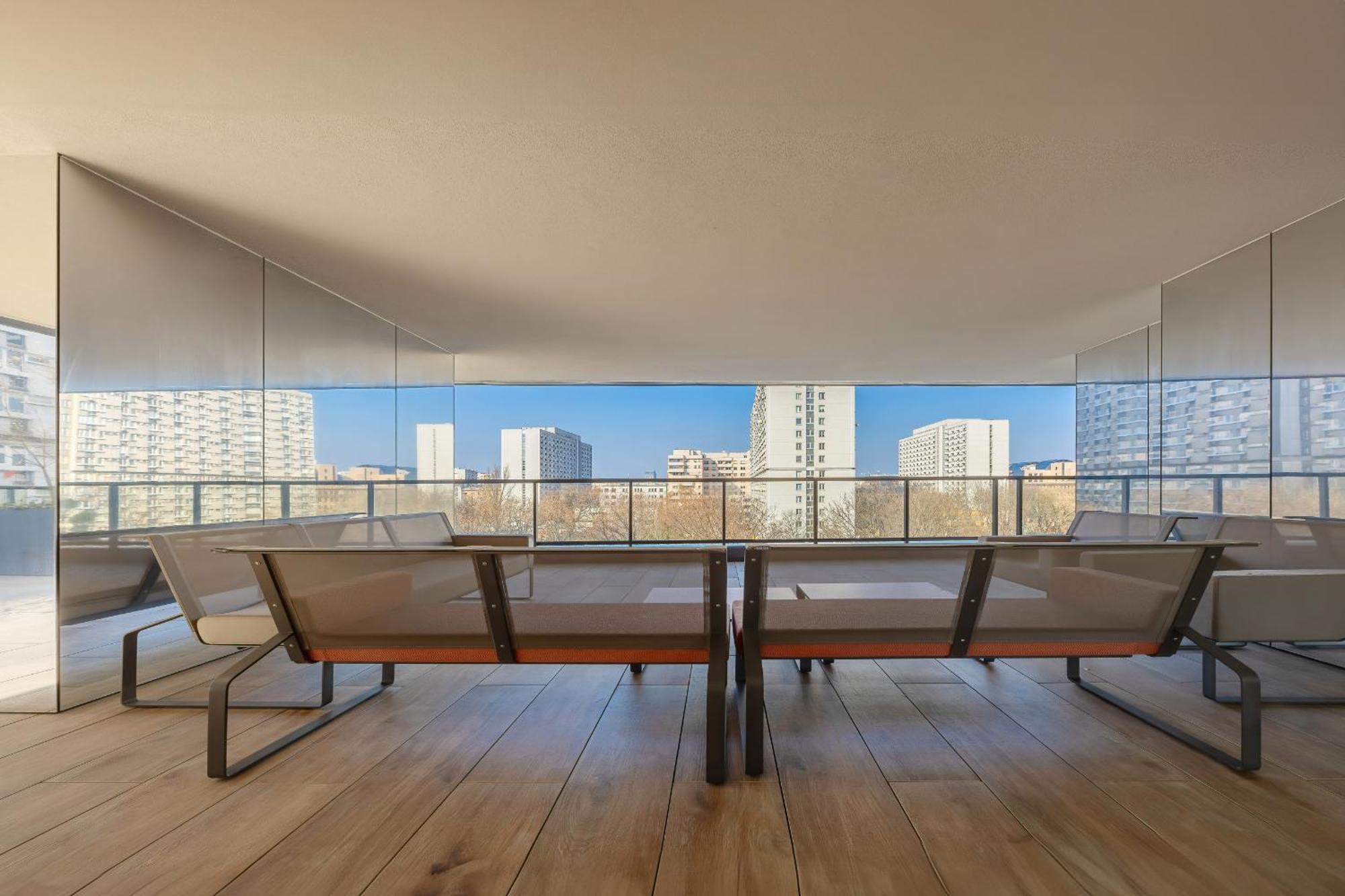 Elegant Near Rondo Onz By Renters Prestige *