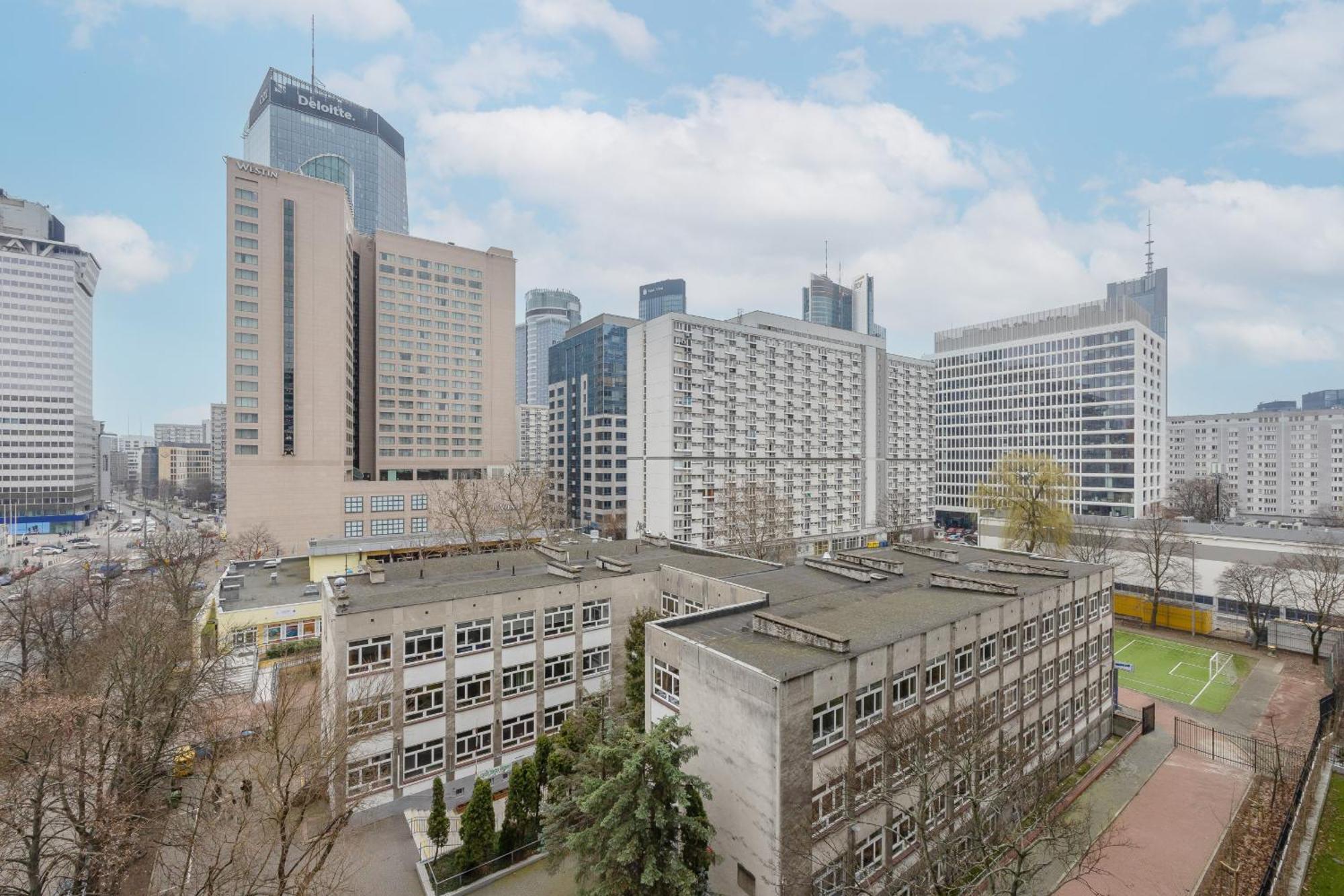 Elegant Near Rondo Onz By Renters Prestige Apartment