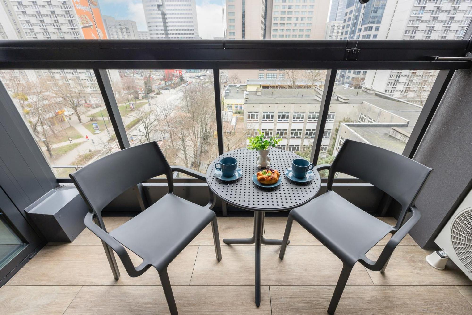 Elegant Near Rondo Onz By Renters Prestige Apartment *