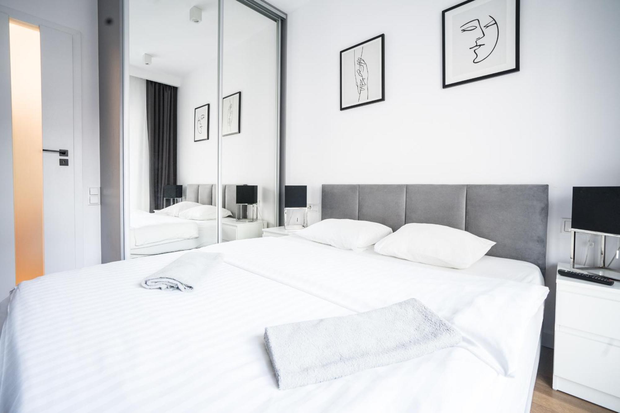 Apartamento Vipwarsawapartments Amber Mennica Varsóvia