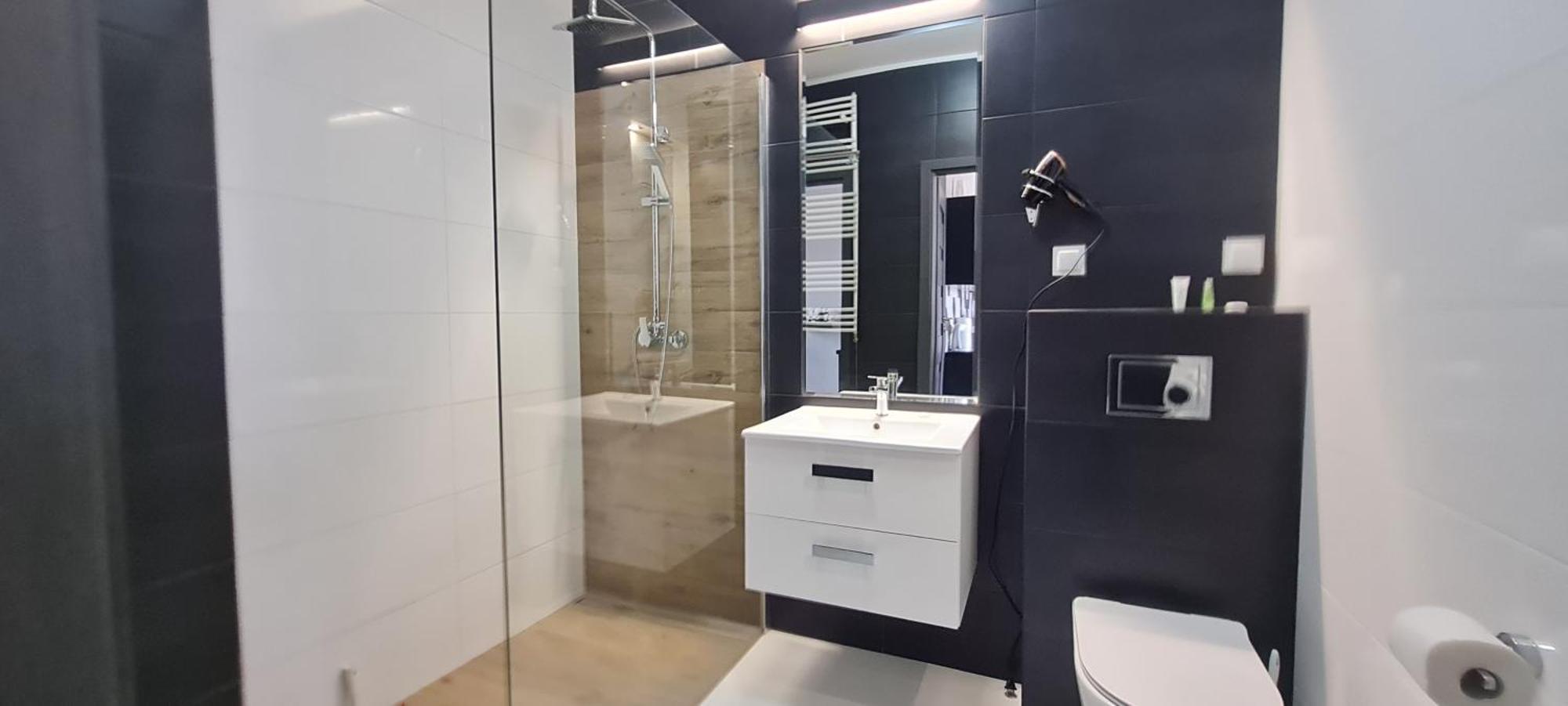 Metro Modern Apartment *