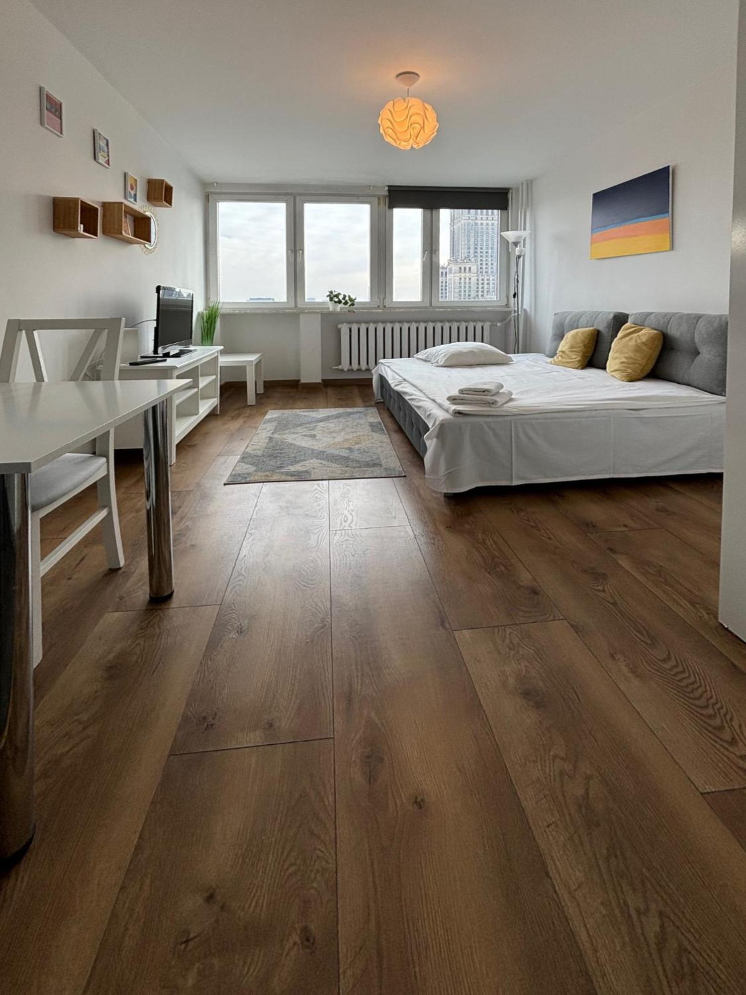 Sweet Life Next To Metro Station Apartment *