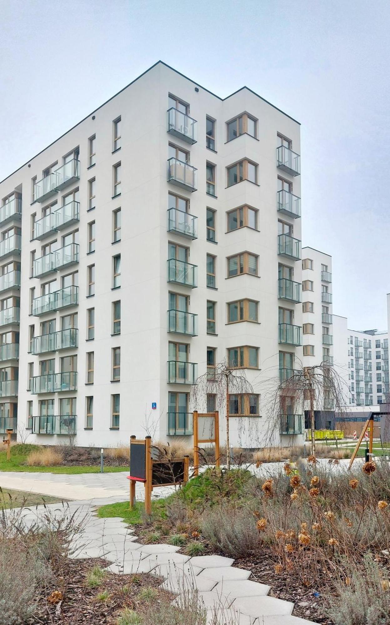 M&r Airport&business Wynalazek - Fast Wi-fi - Underground Garage - Self Check-in - Netflix - 6 Min From Chopin Airport Apartment *