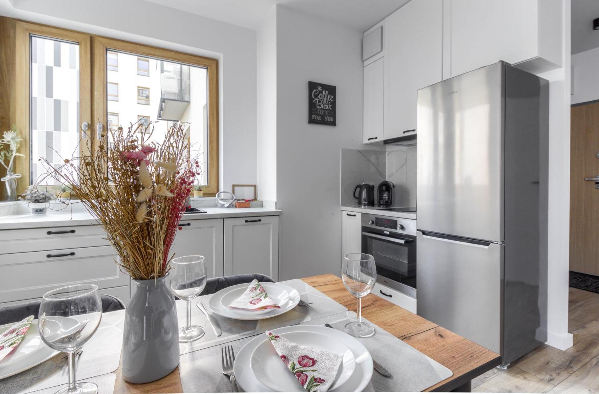 M&r Airport&business Wynalazek - Fast Wi-fi - Underground Garage - Self Check-in - Netflix - 6 Min From Chopin Airport * Warsaw