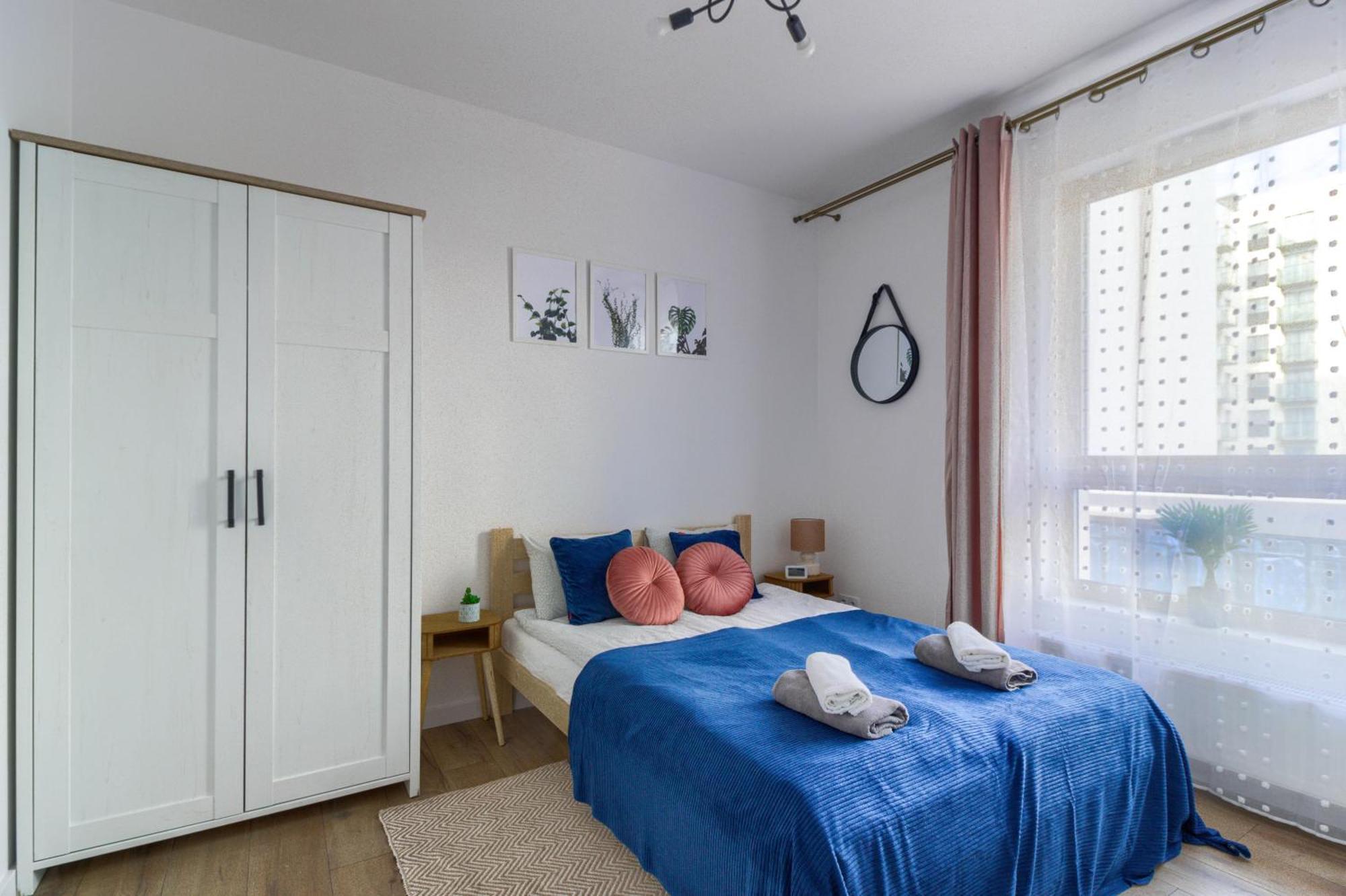 M&r Airport&business Wynalazek - Fast Wi-fi - Underground Garage - Self Check-in - Netflix - 6 Min From Chopin Airport *