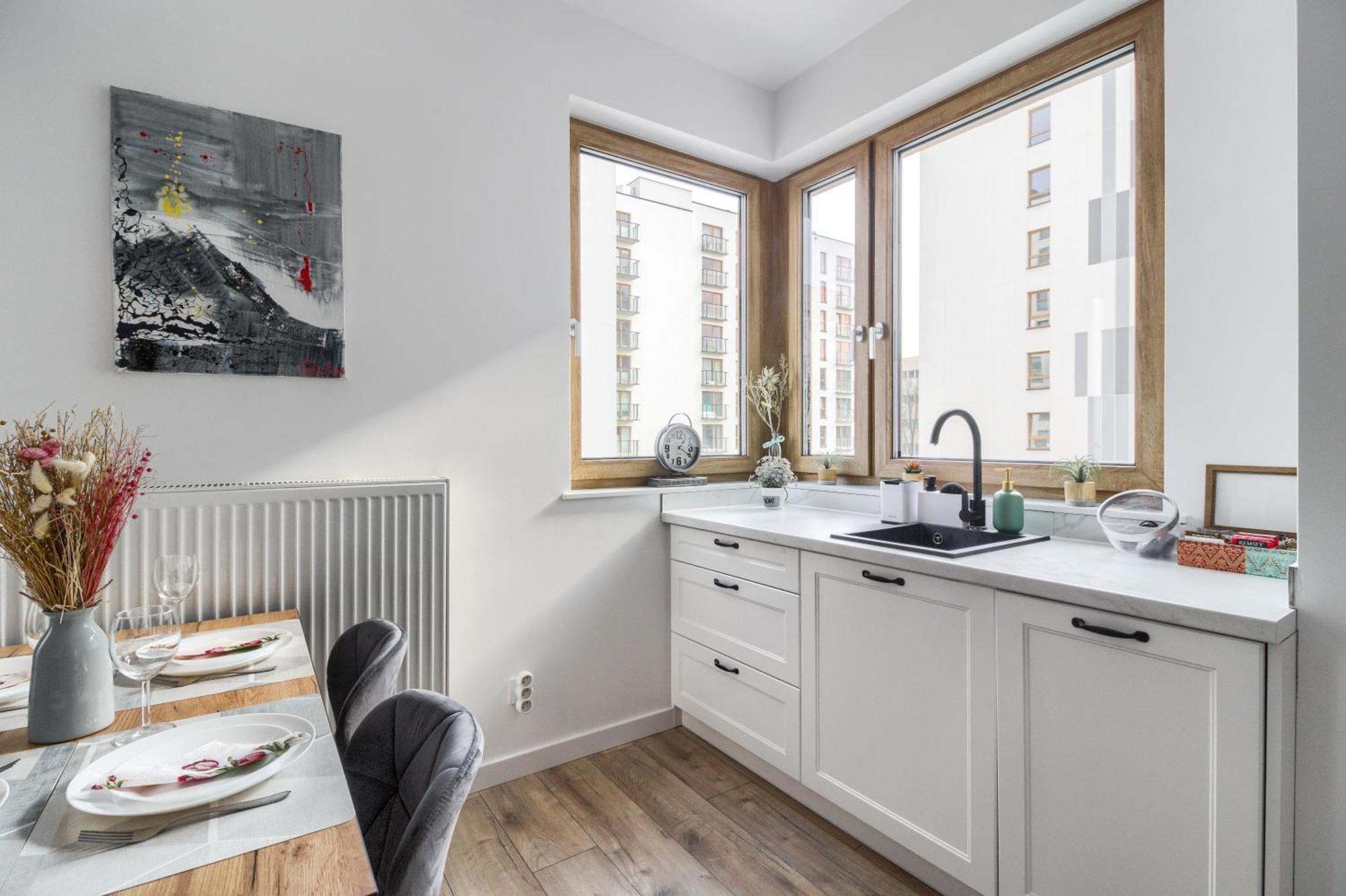 M&r Airport&business Wynalazek - Fast Wi-fi - Underground Garage - Self Check-in - Netflix - 6 Min From Chopin Airport *