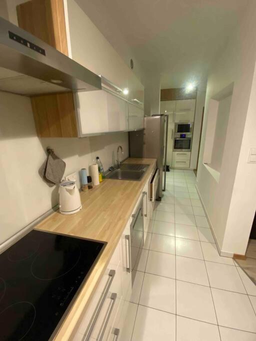 Spacious Apartment, Metro Gdansk, Zoliborz Warsaw