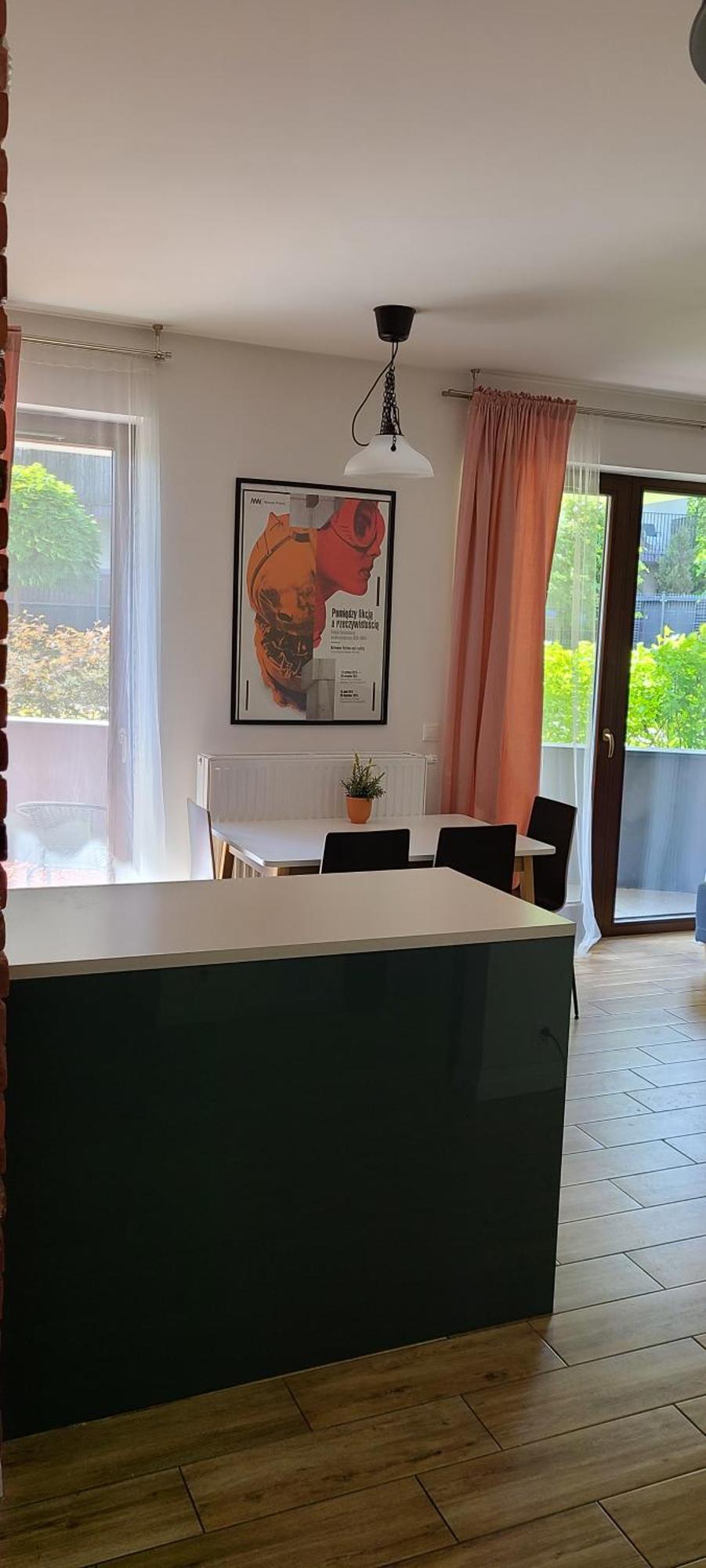 Apartment Lovely One-bedroom With Patio. Warschau