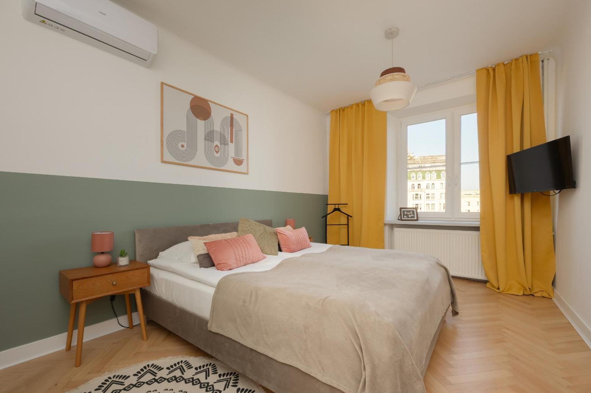Apartment For 6 People Near Royal Baths Park By Renters Prestige *