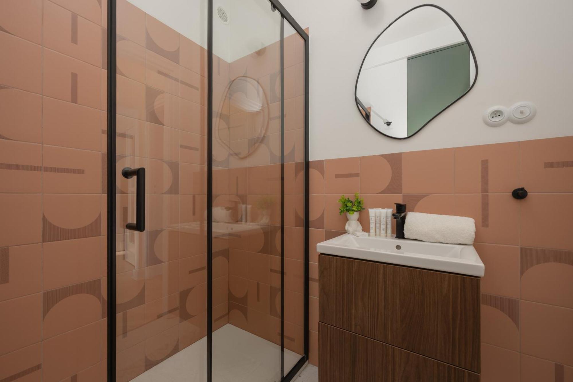 For 6 People Near Royal Baths Park By Renters Prestige
