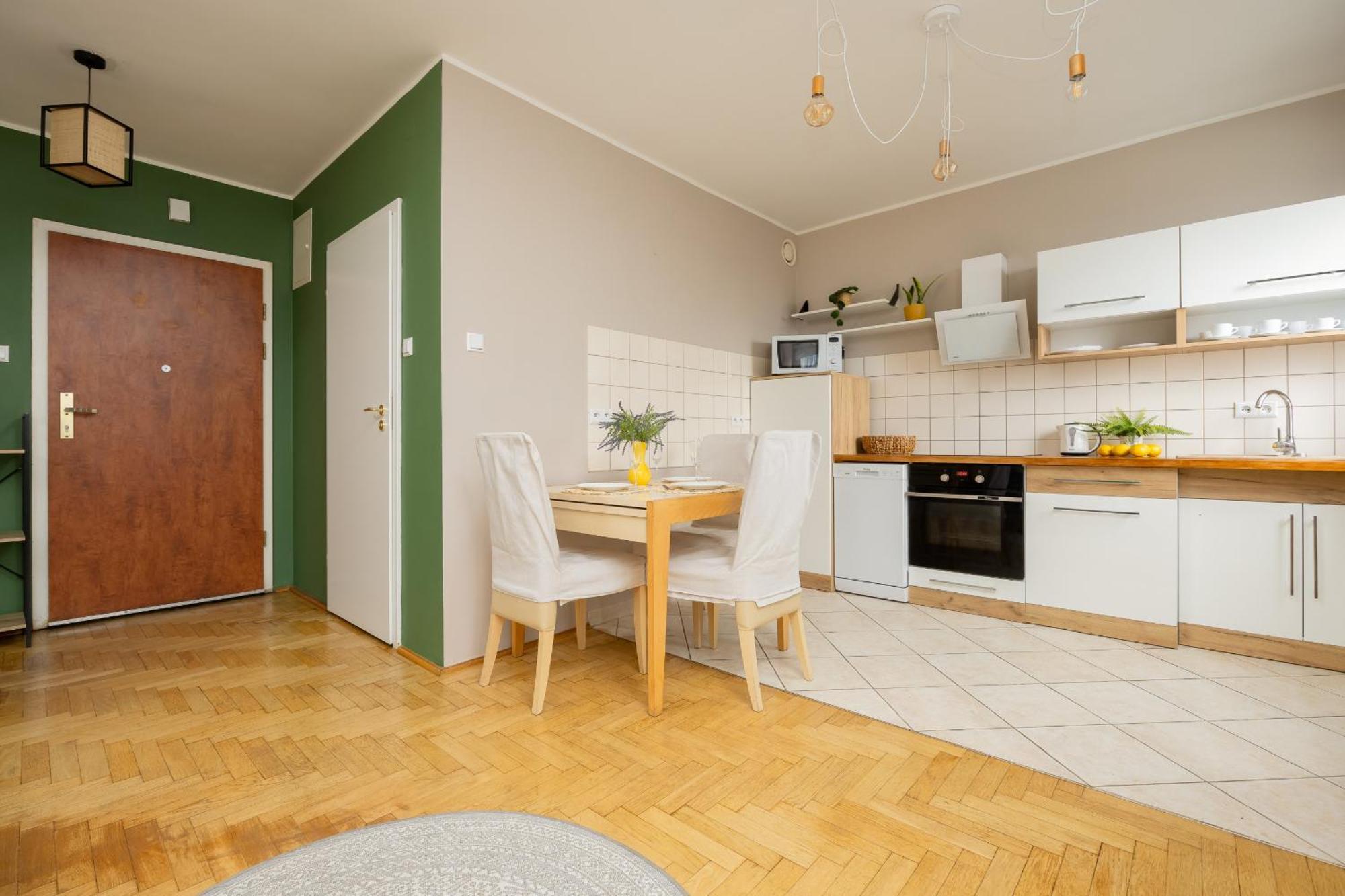 Floral With Balcony Near Gdanska By Renters Apartment
