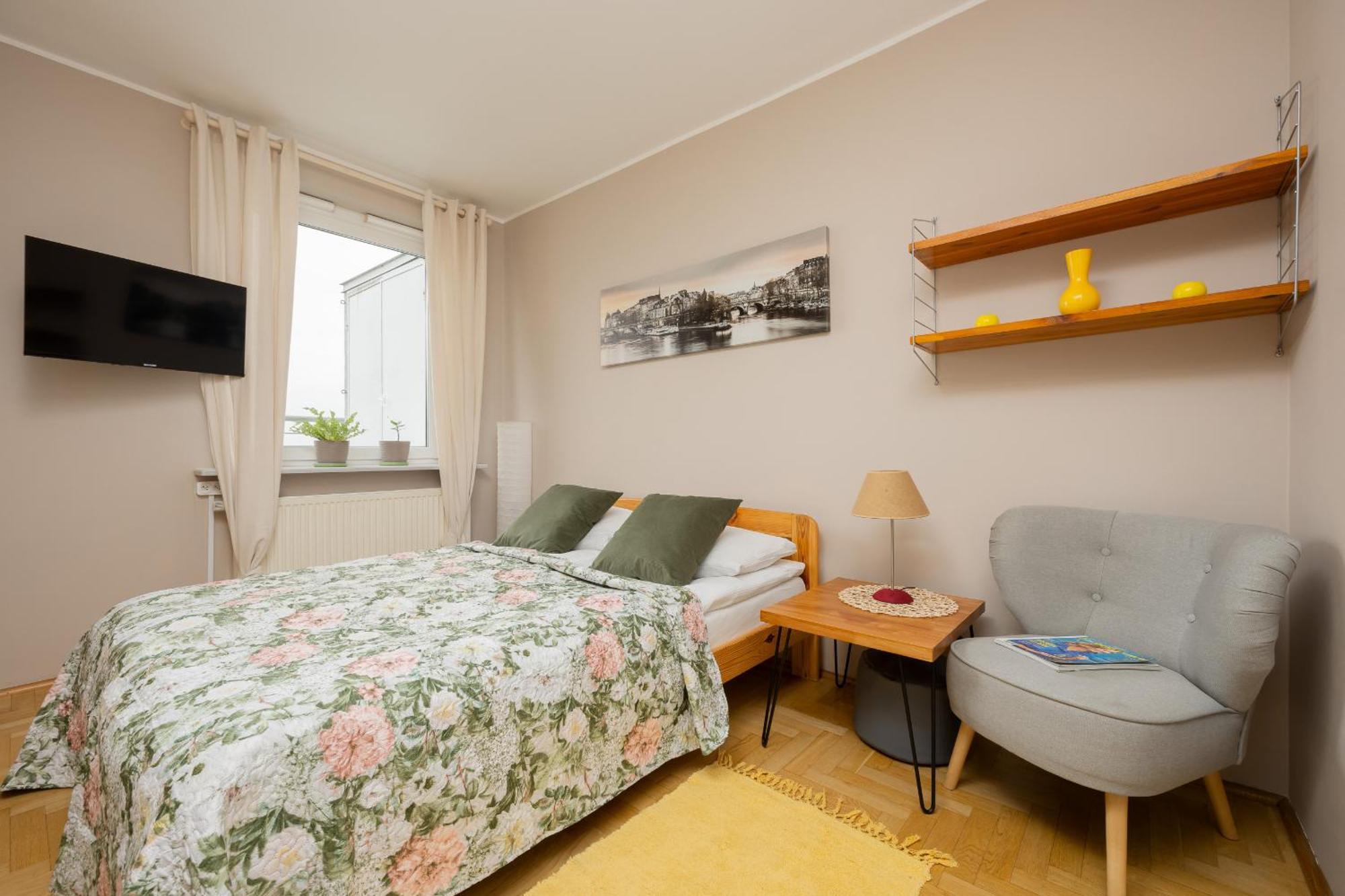 Floral With Balcony Near Gdanska By Renters Apartment Warsaw