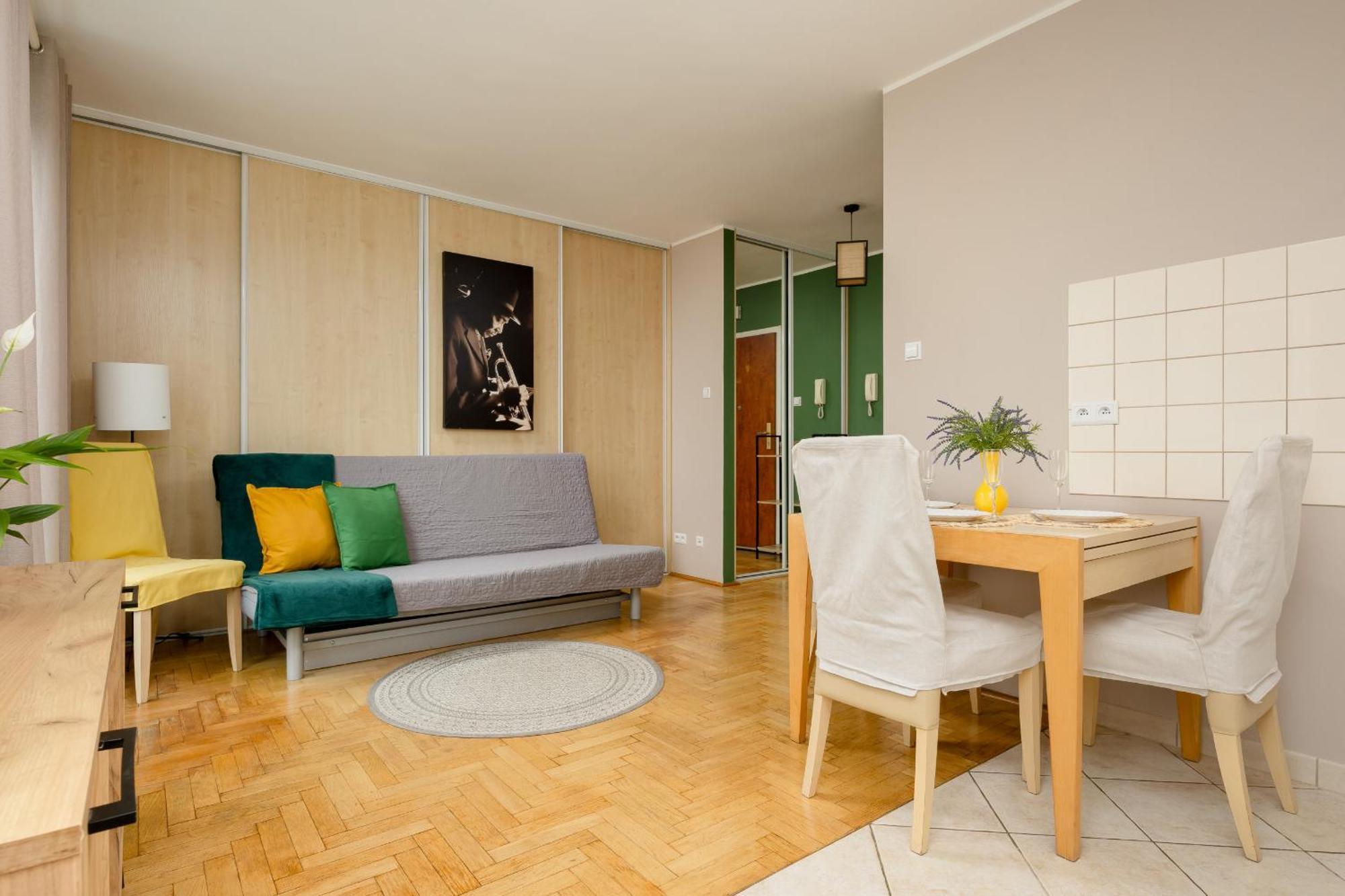 Apartment Floral With Balcony Near Gdanska By Renters *
