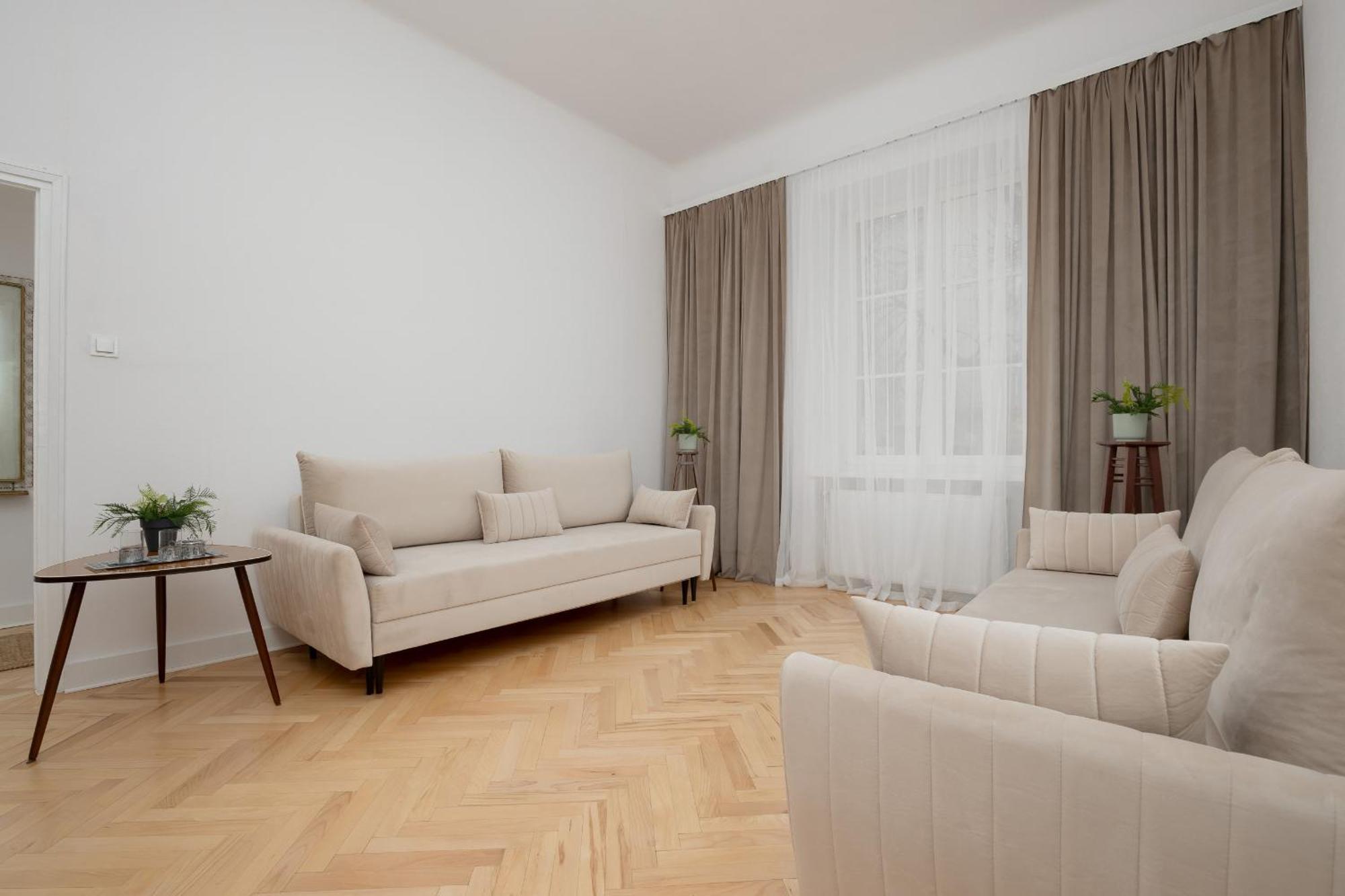 Spacious Vintage 1930's Inspired By Renters *