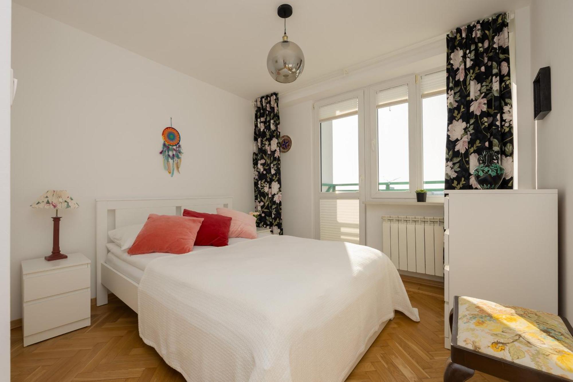 Apartment Autumn With Balcony And Two Bedrooms By Renters