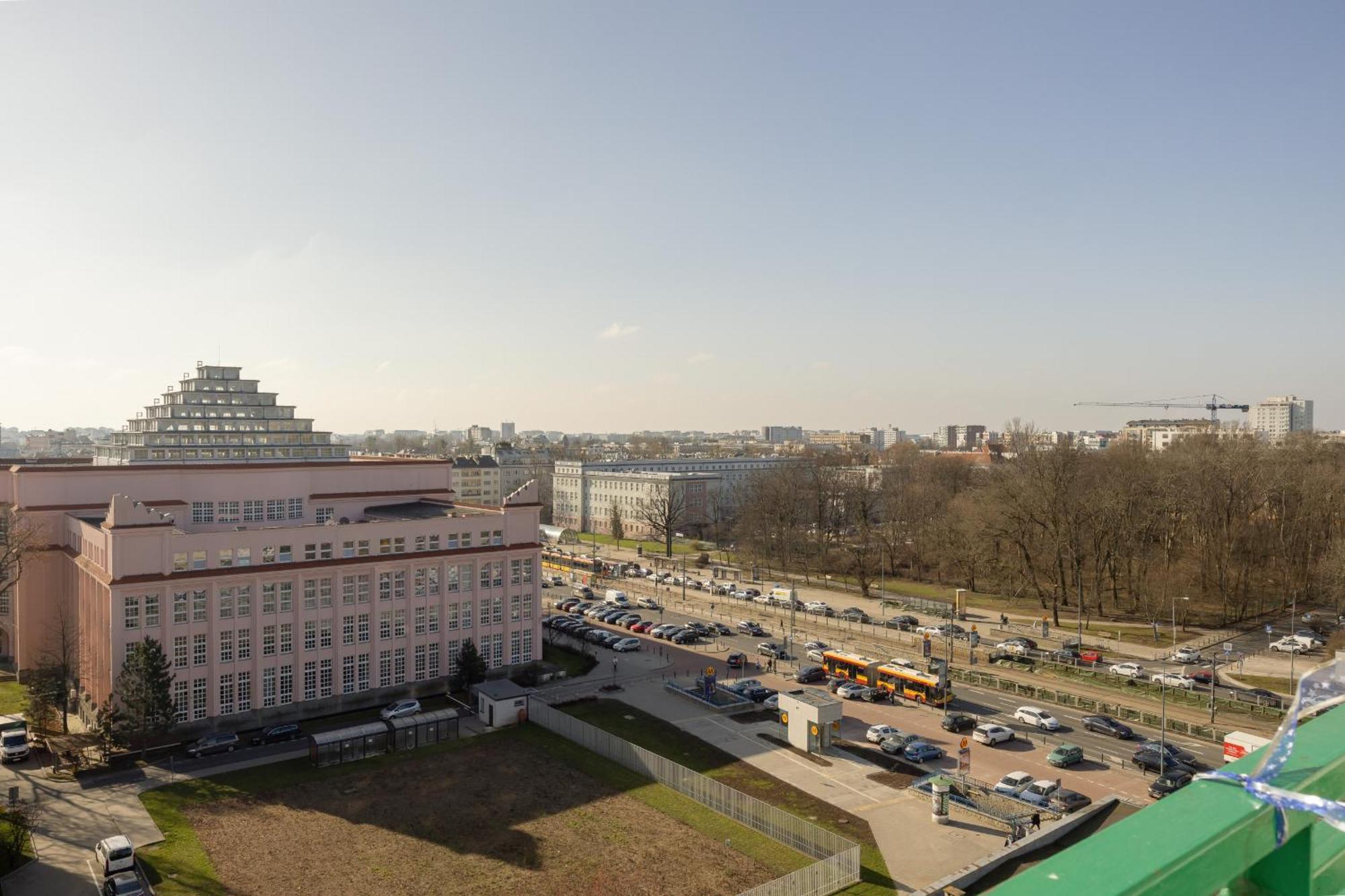 Apartment Autumn With Balcony And Two Bedrooms By Renters *