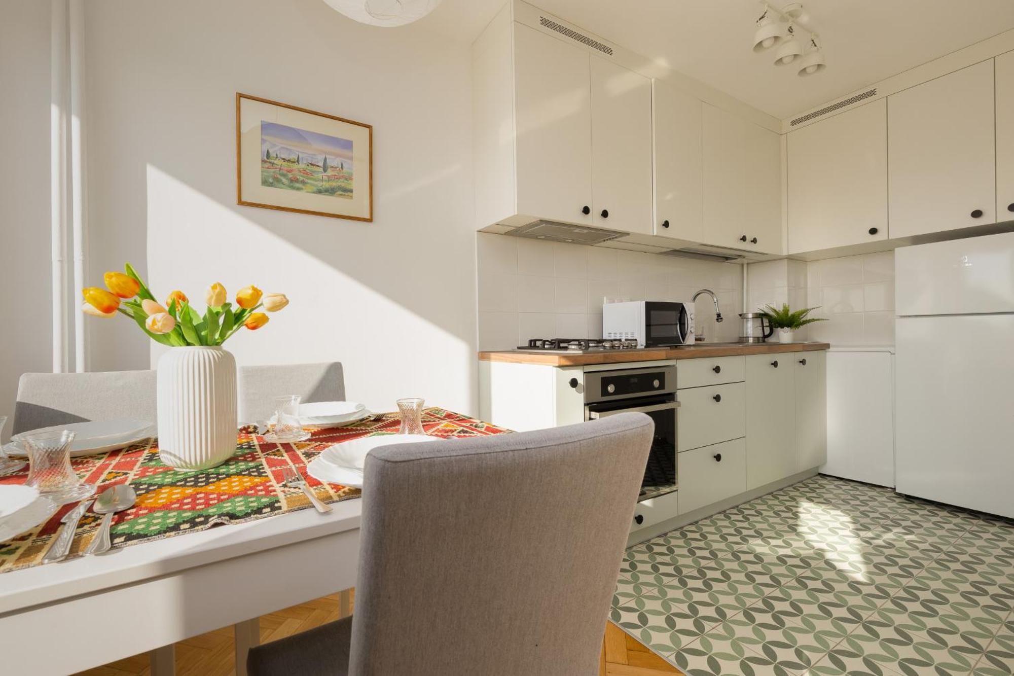Autumn With Balcony And Two Bedrooms By Renters