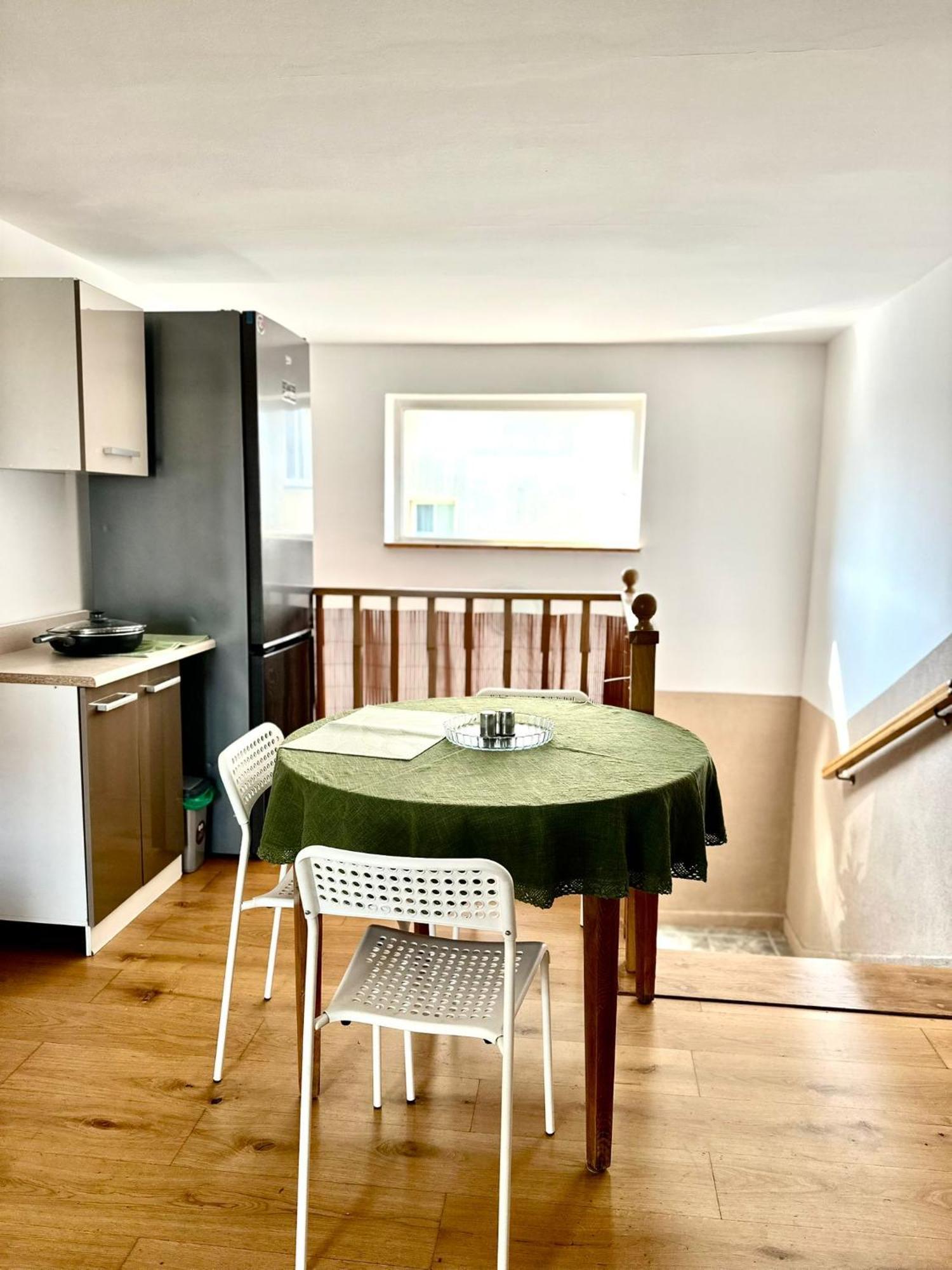 Guest house Na Zaciszu - Metro Zacisze Warsaw