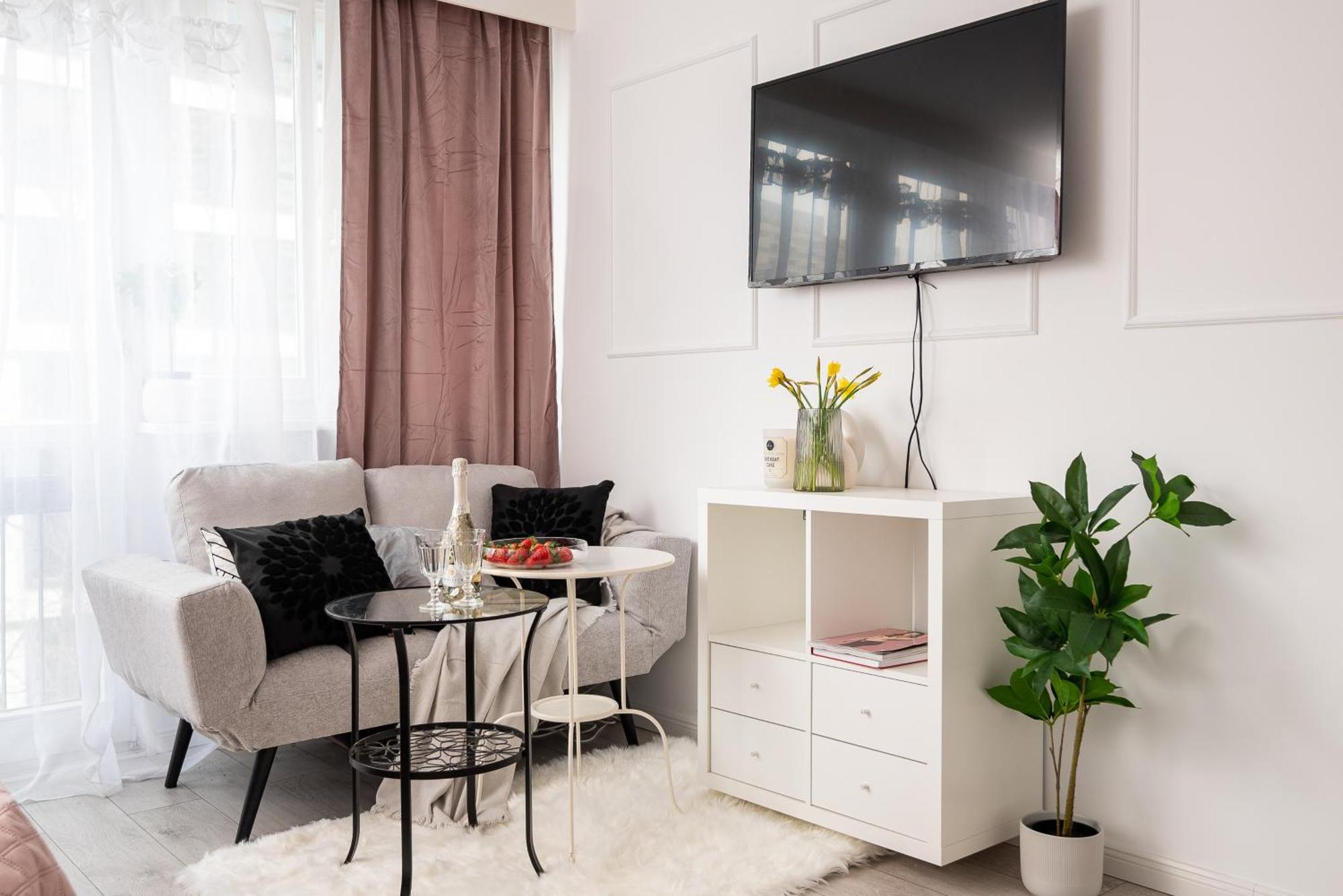 Air-conditioned Gatawaystudio 900m From Station, Parking On Site * Warschau