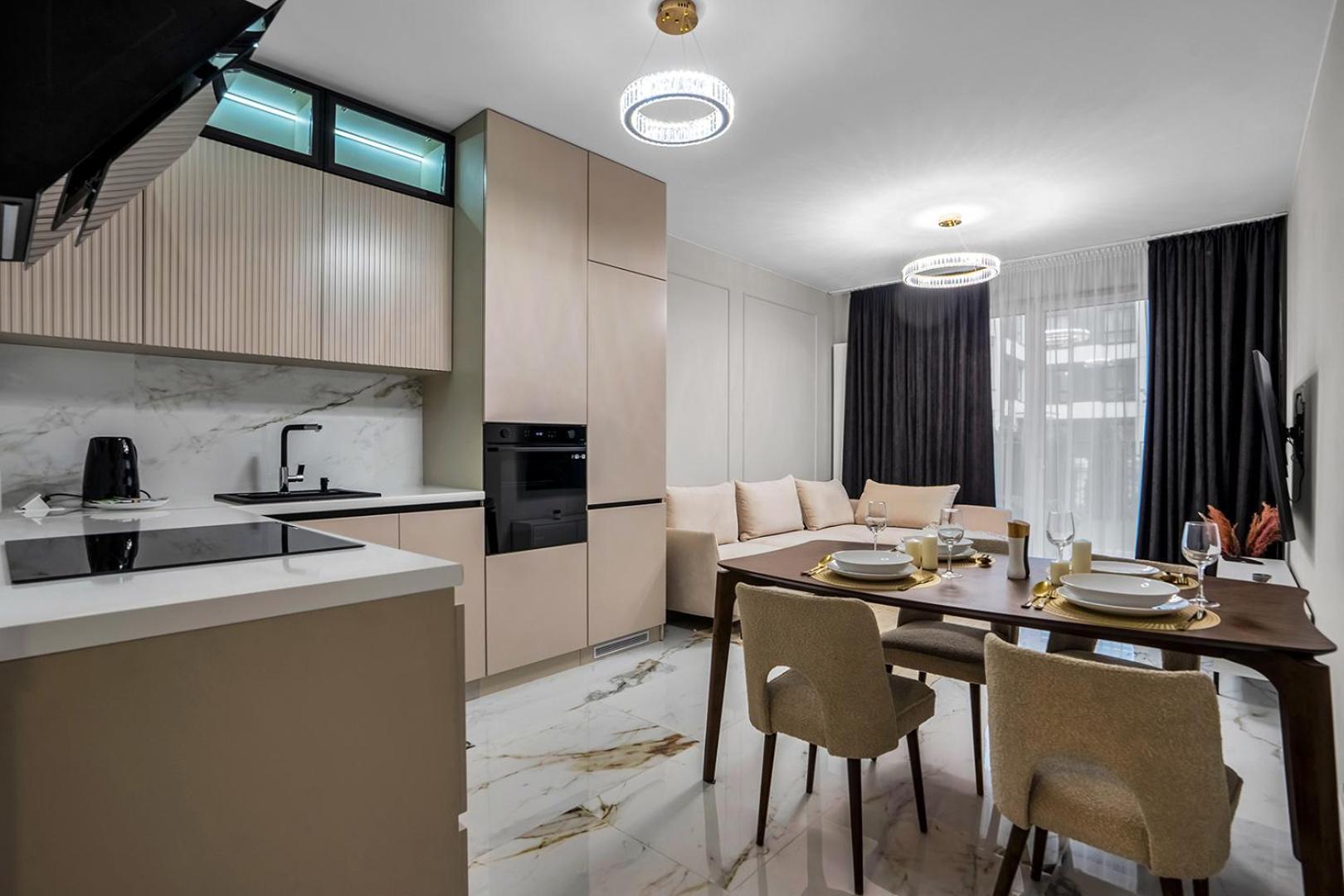 Airport - Private Terrace & Parking - By Rentujemy