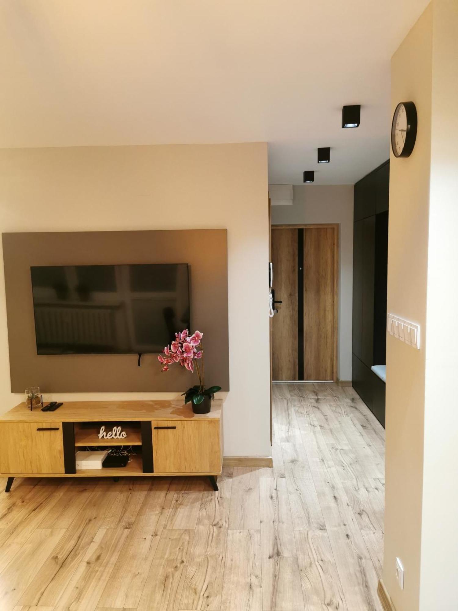 Crackedbrick Apartment