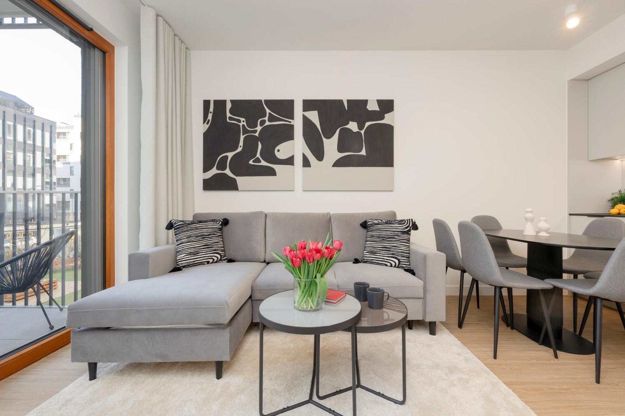 Apartment Three-bedroom Mokotow With Balcony By Renters