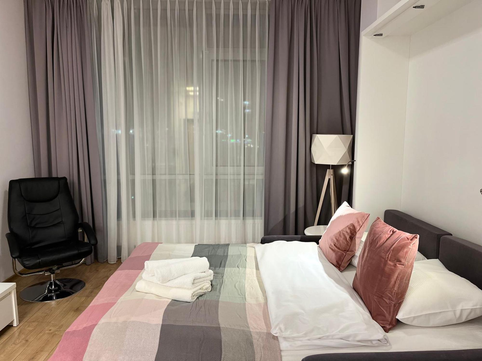 Aleje Jerozolimskie 216 By Perfect Warsaw