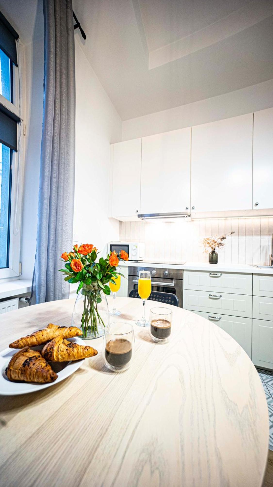 Apartament Spacious With 3 Meter Ceilings, Powisle, The Old Town *