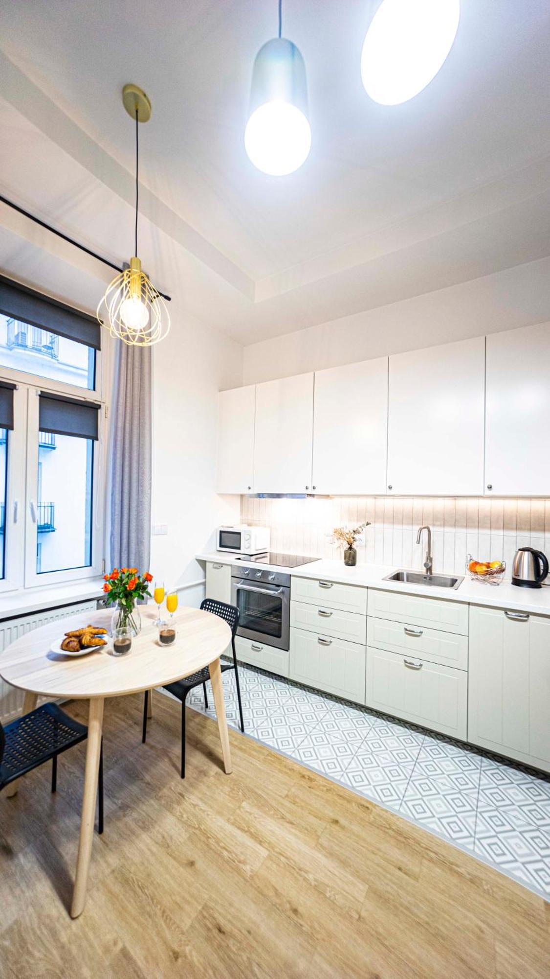 Apartament Spacious With 3 Meter Ceilings, Powisle, The Old Town