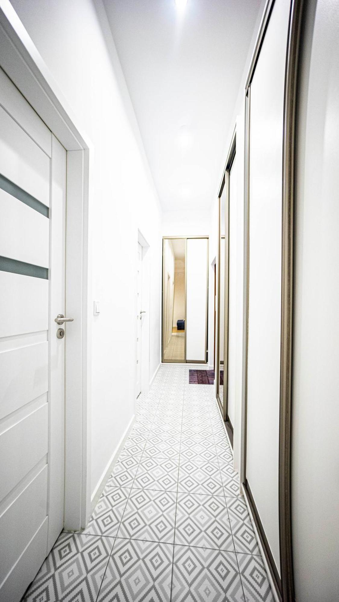 Spacious With 3 Meter Ceilings, Powisle, The Old Town Warszawa