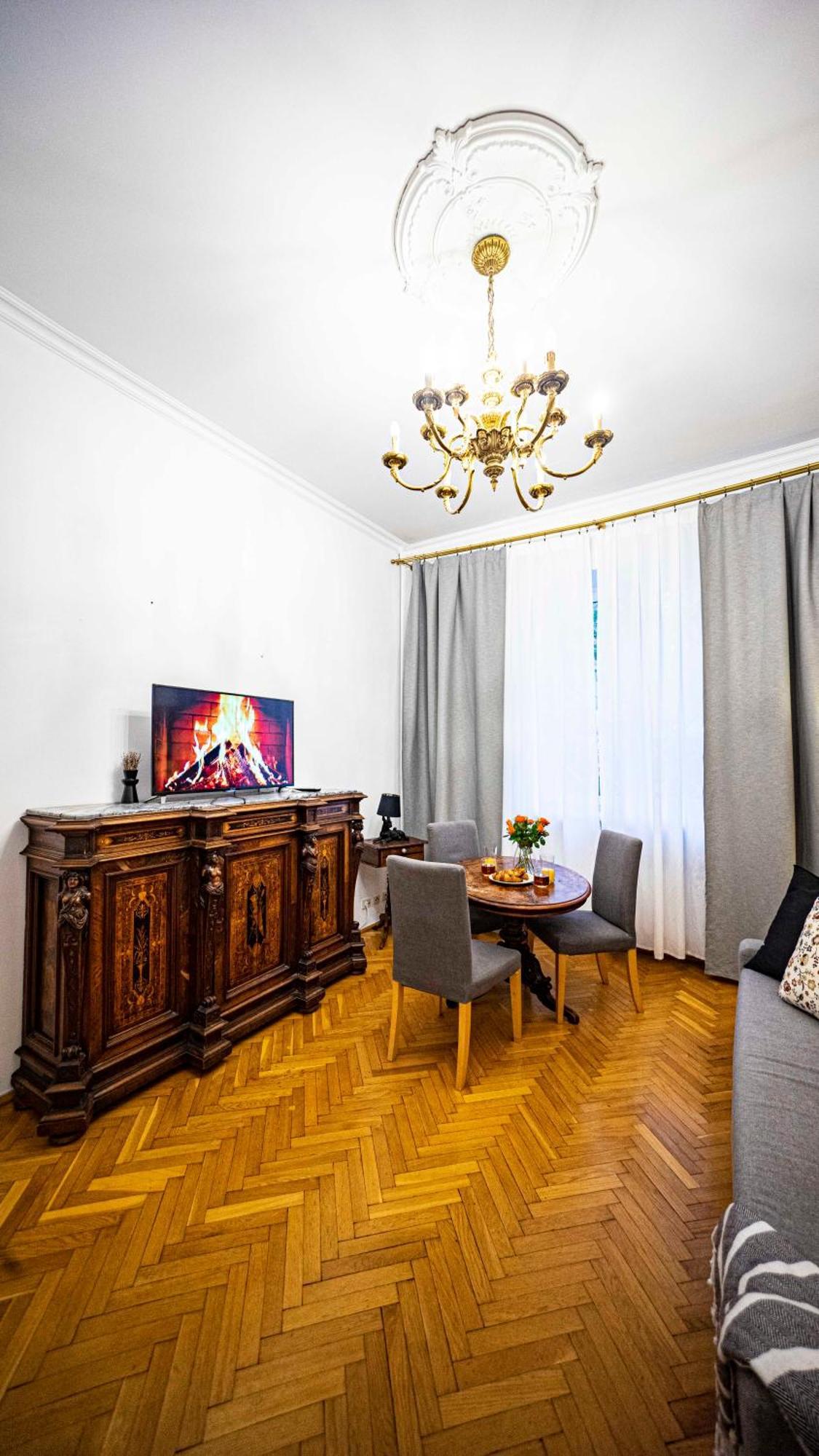 With Antique Furniture In The Old Town, Metro Apartment