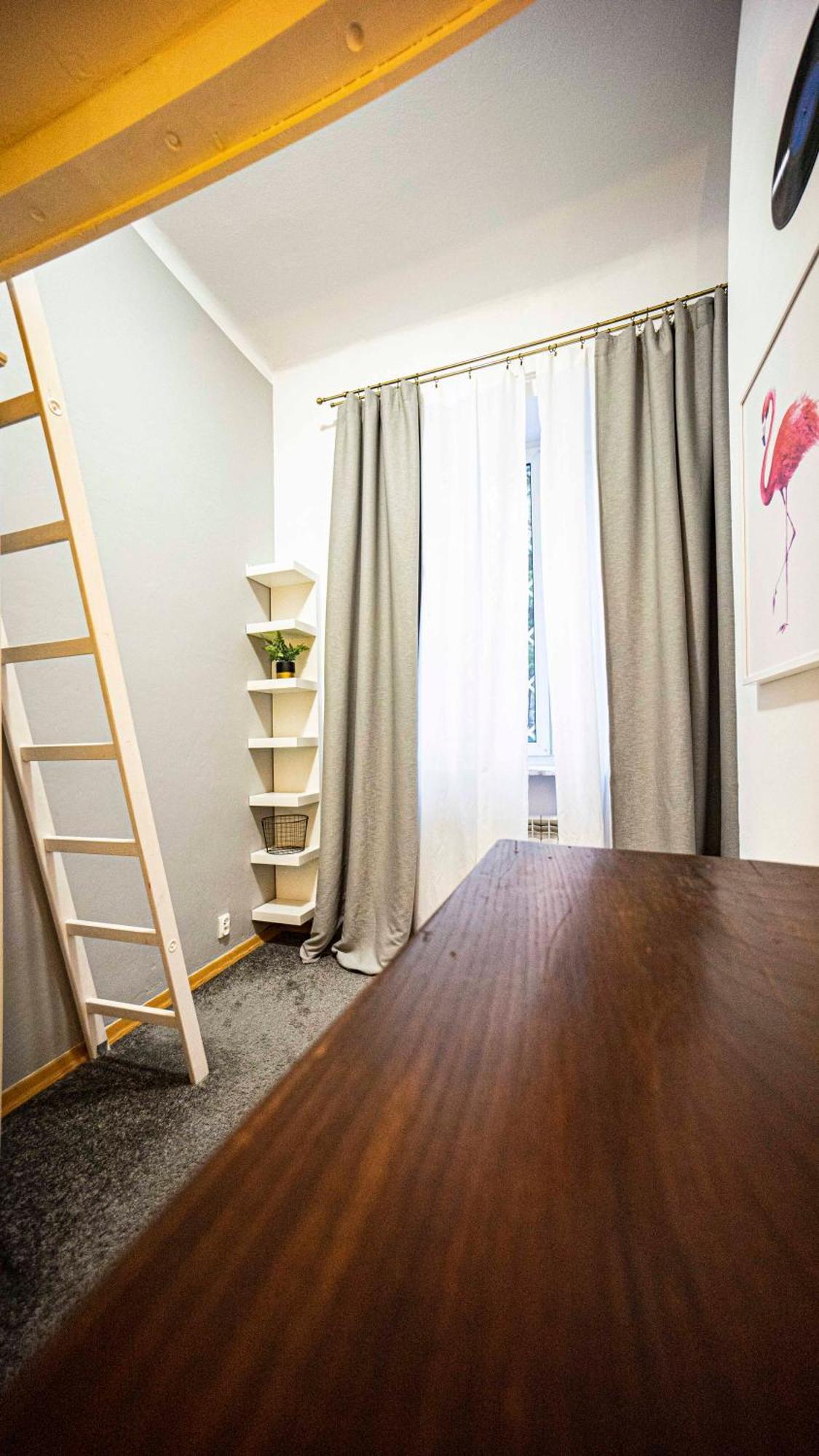 With Antique Furniture In The Old Town, Metro Apartment *