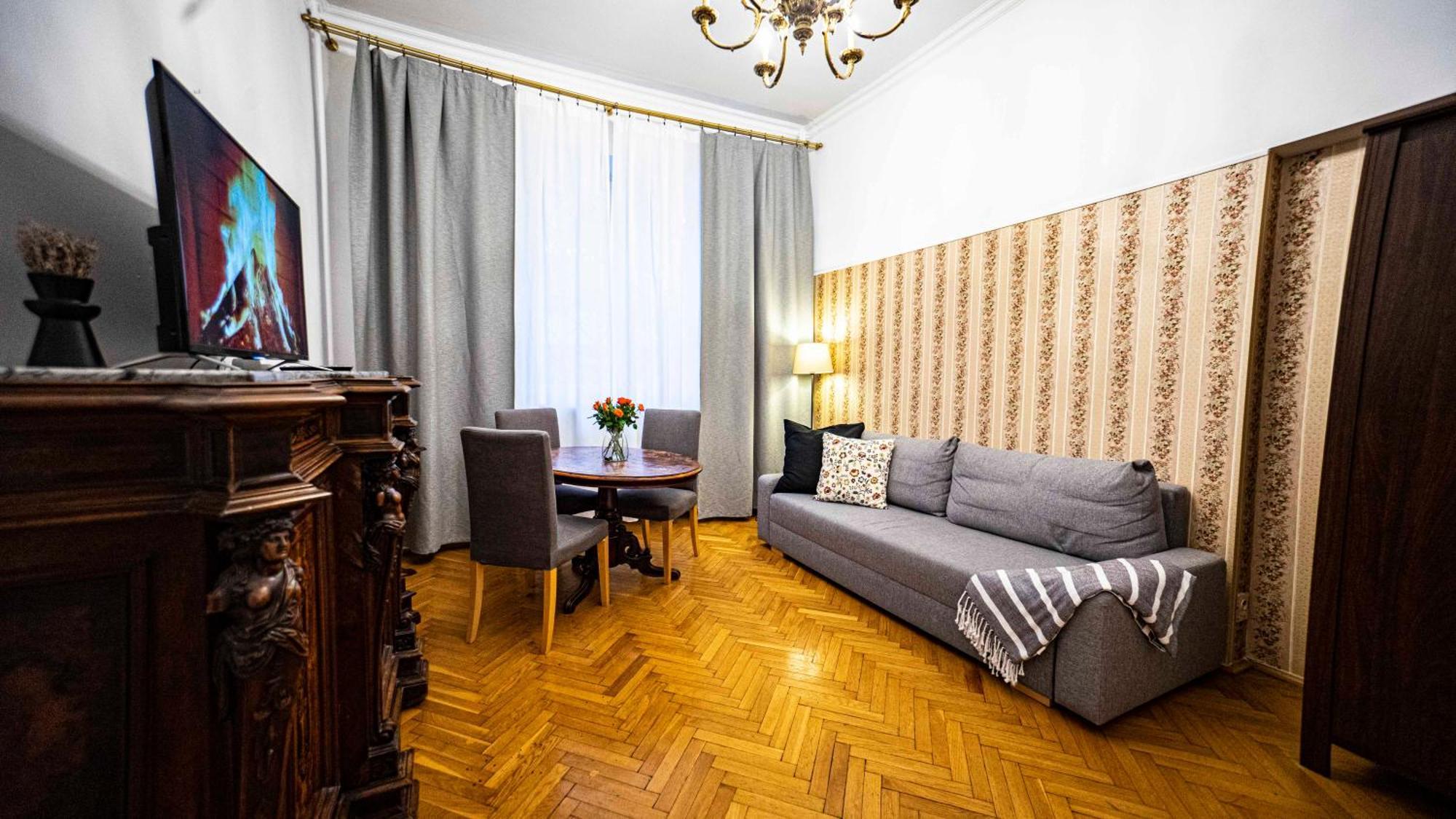 With Antique Furniture In The Old Town, Metro Apartment