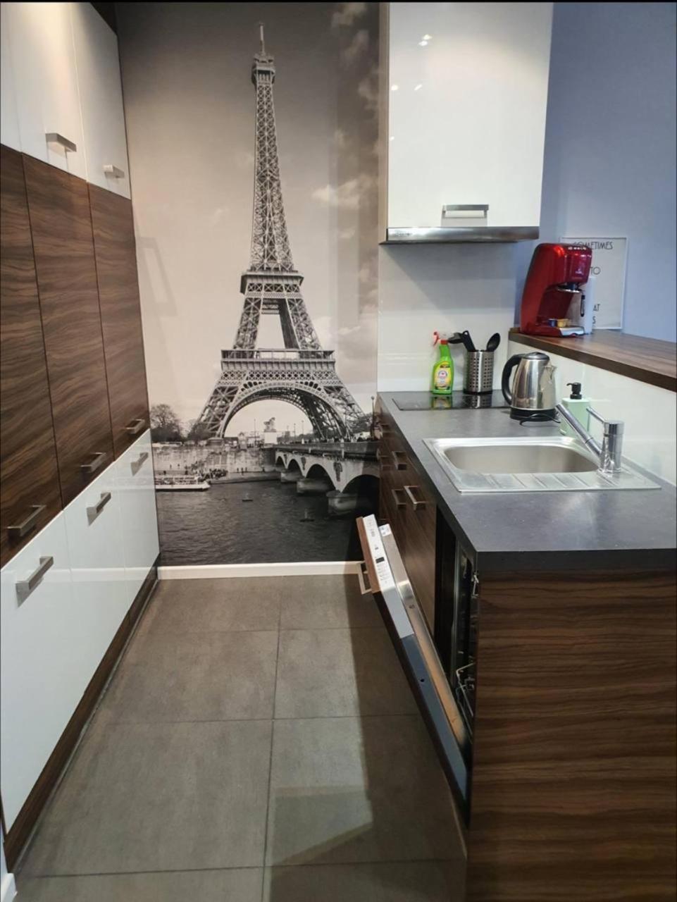 Cityhome Platinum Towers Apartment *