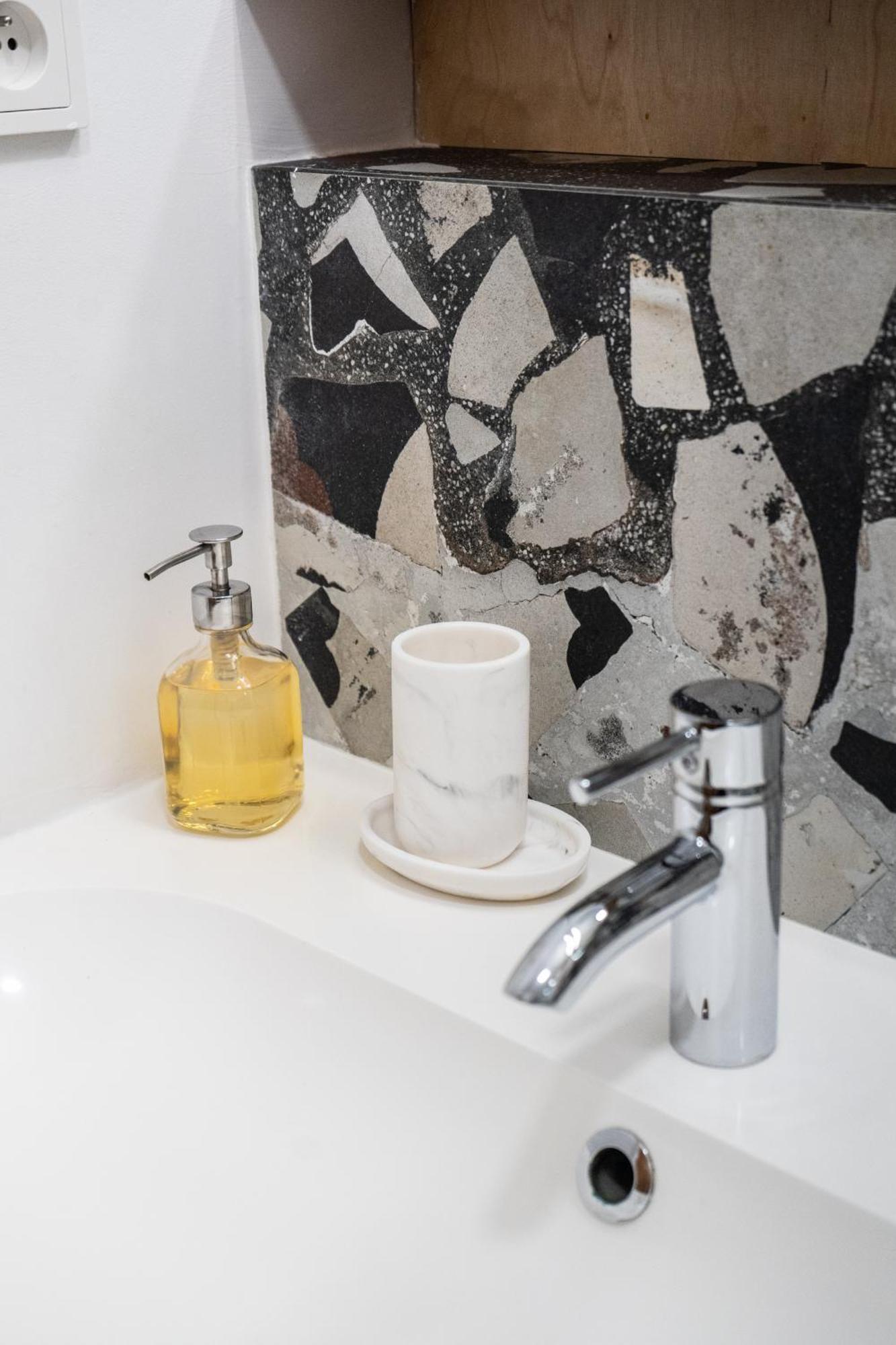 Oomph Urbanvibe Centrum Stylish 2br Hideaway Apartment *