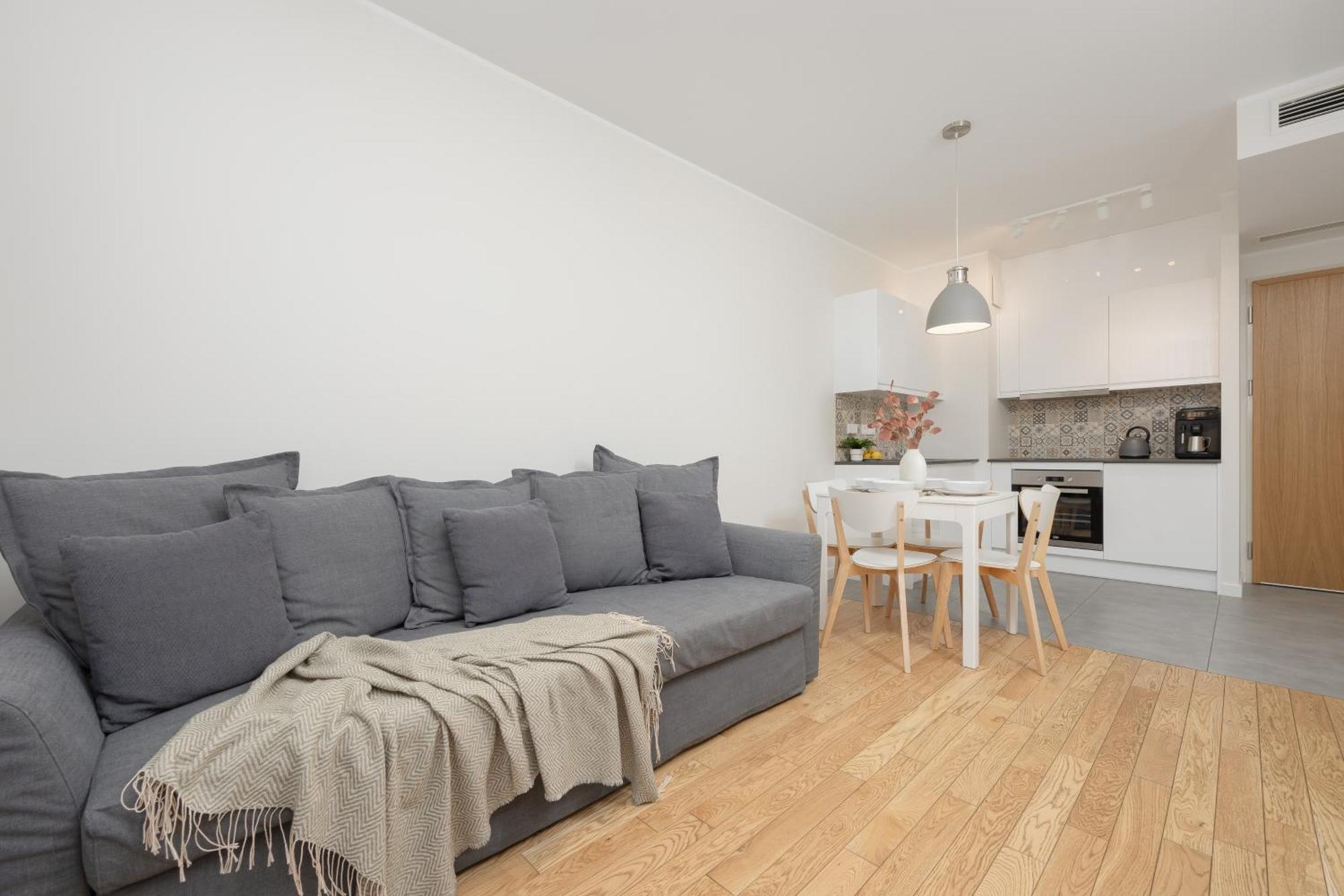 Srodmiescie Muranow With Parking By Renters Warschau