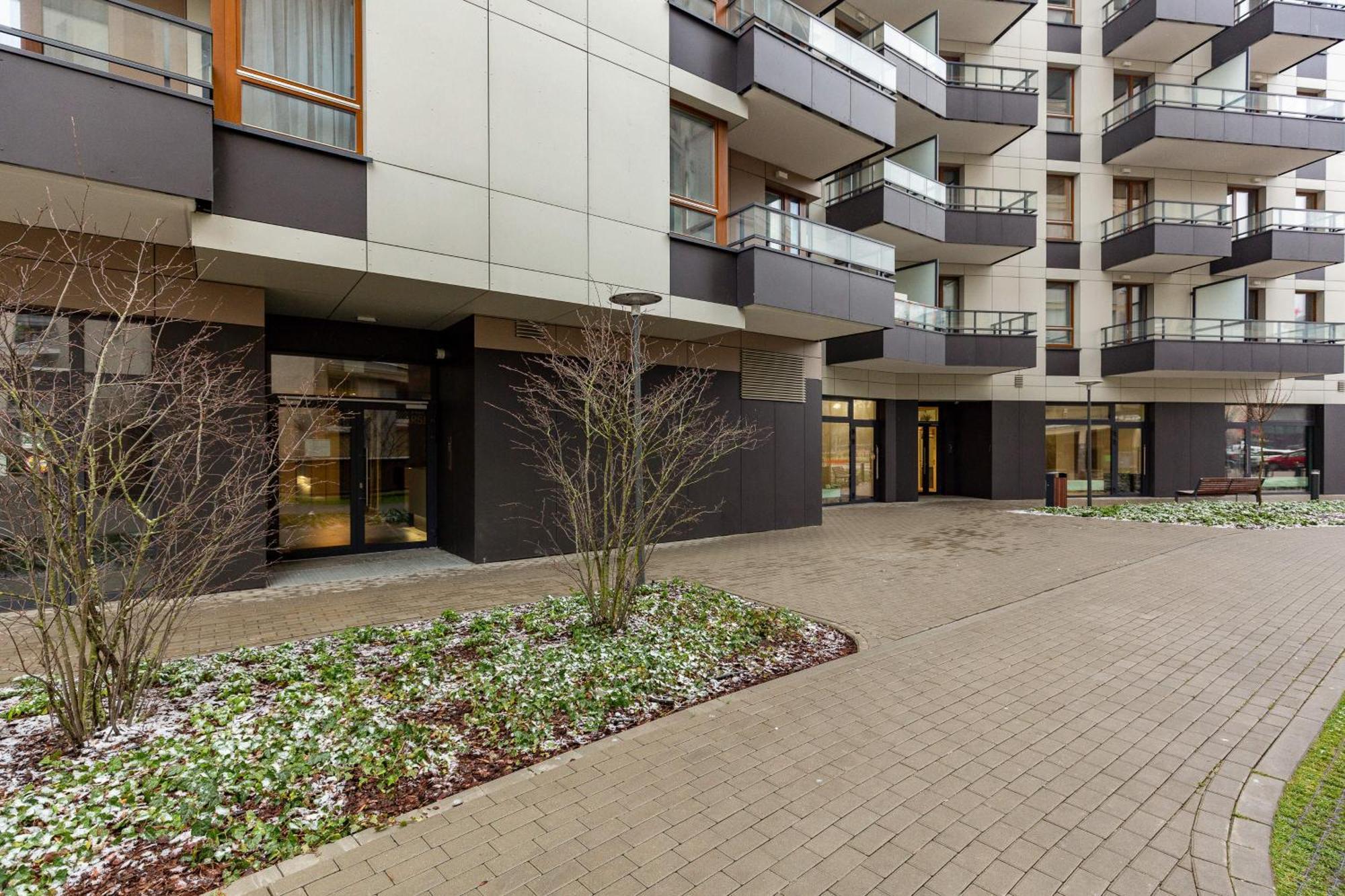 Srodmiescie Muranow With Parking By Renters Apartment