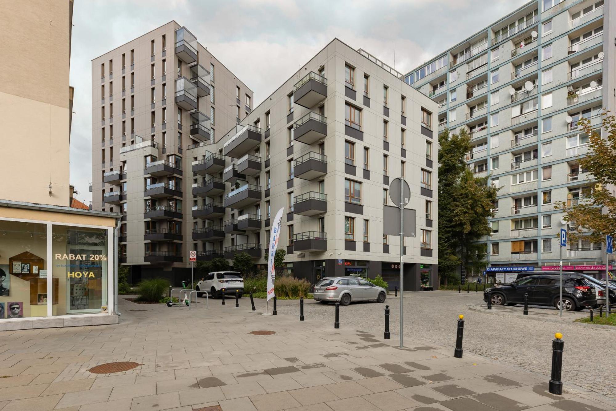 Srodmiescie Muranow With Parking By Renters