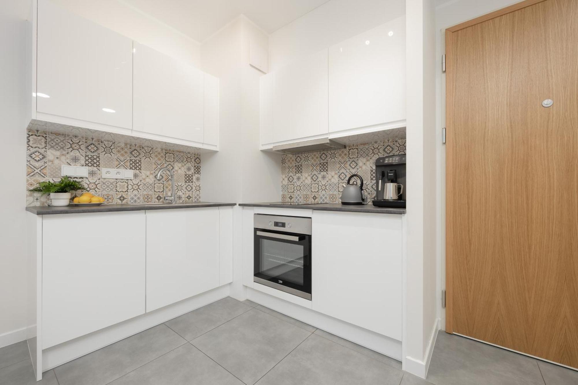 Srodmiescie Muranow With Parking By Renters Apartment