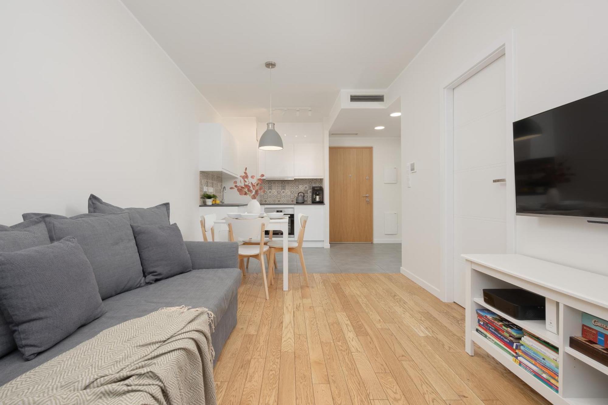 Apartment Srodmiescie Muranow With Parking By Renters *