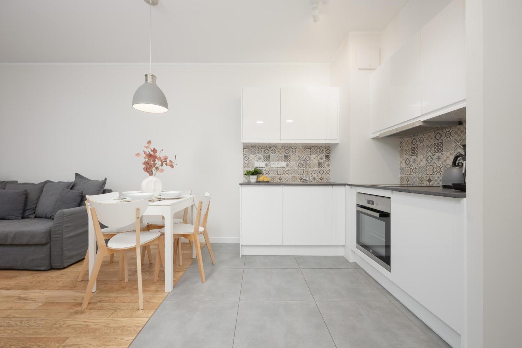 Srodmiescie Muranow With Parking By Renters Apartment