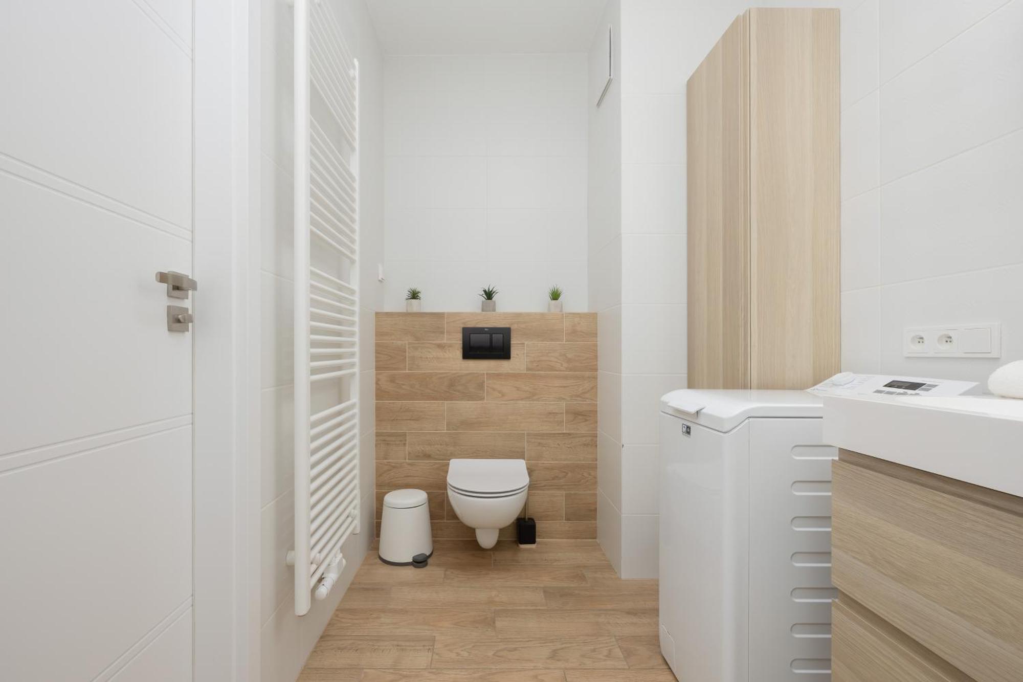 Srodmiescie Muranow With Parking By Renters Apartment