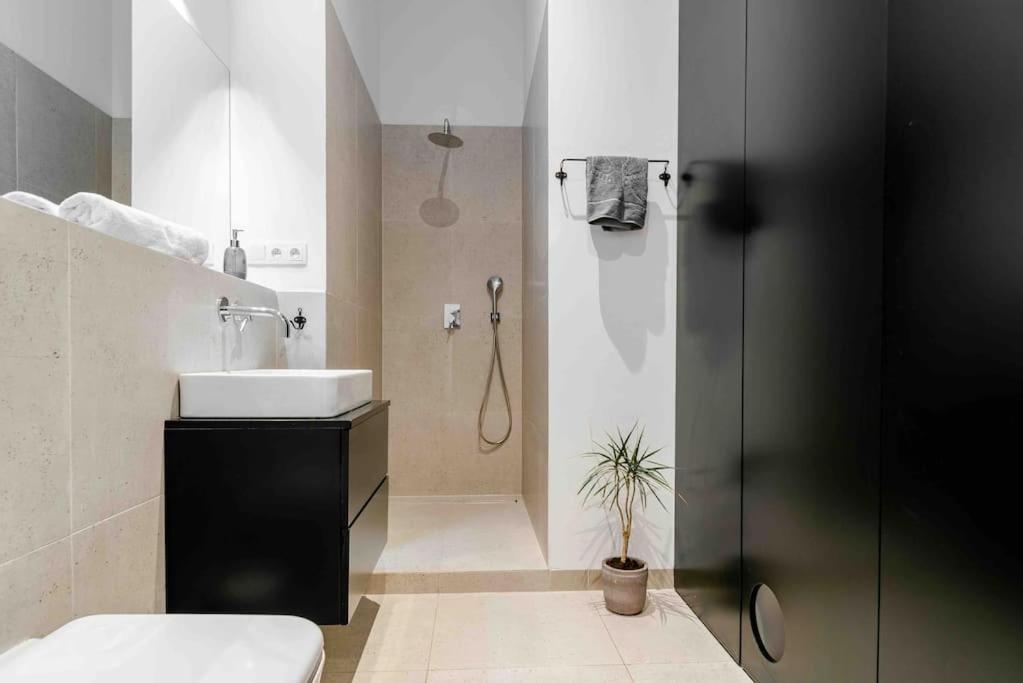Apartment Praga North -patio And Parking Near East *