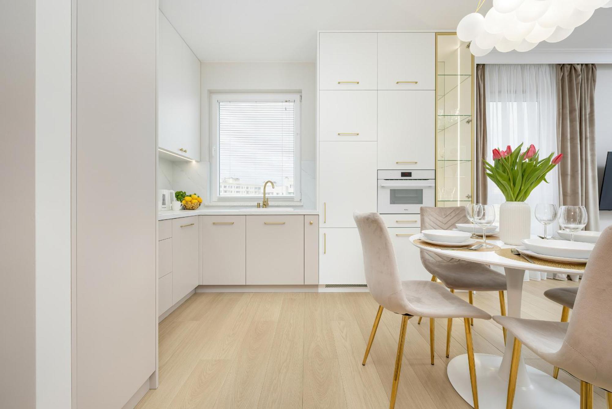 Stylish With Balcony 7th Floor By Renters