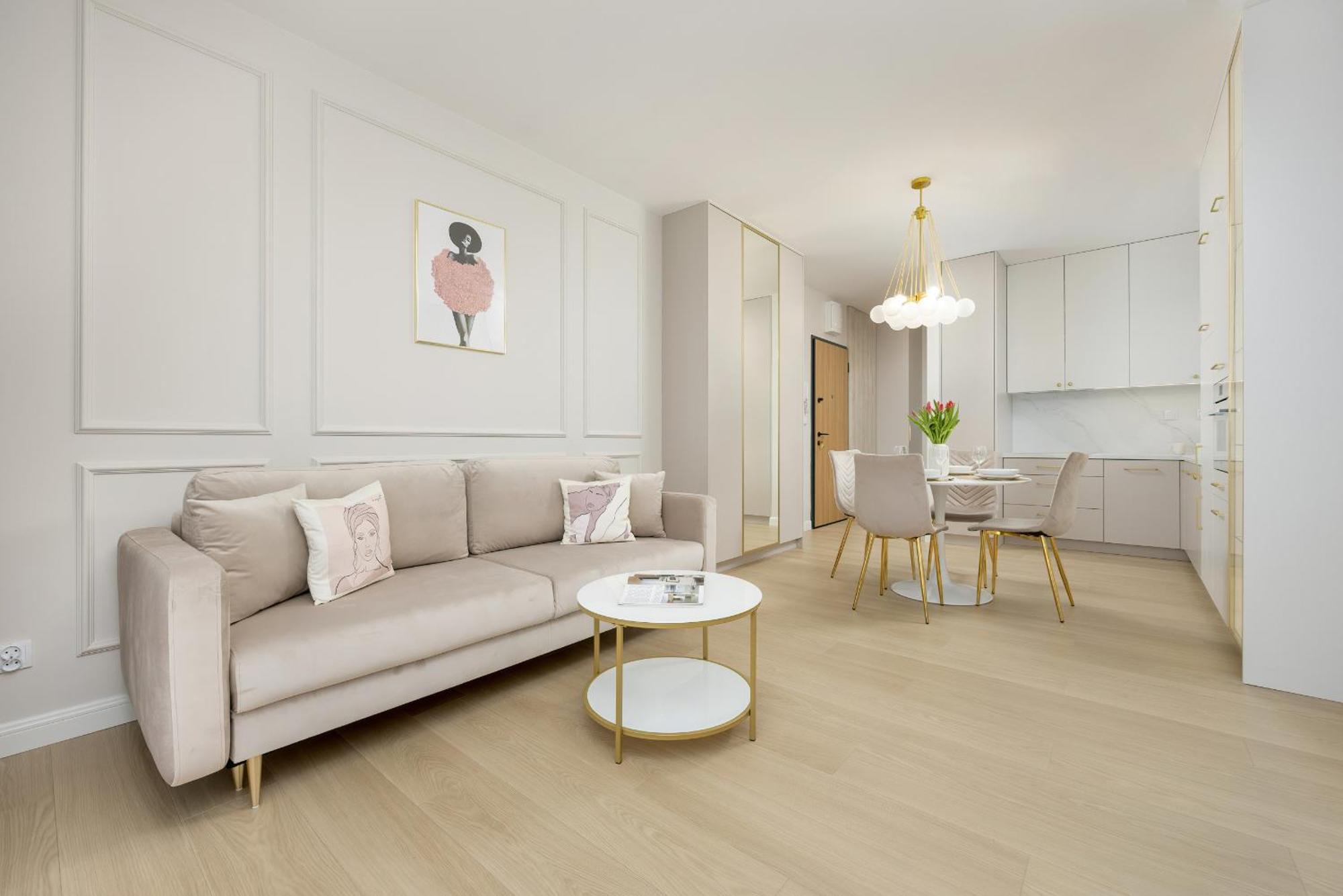 Stylish With Balcony 7th Floor By Renters Apartment