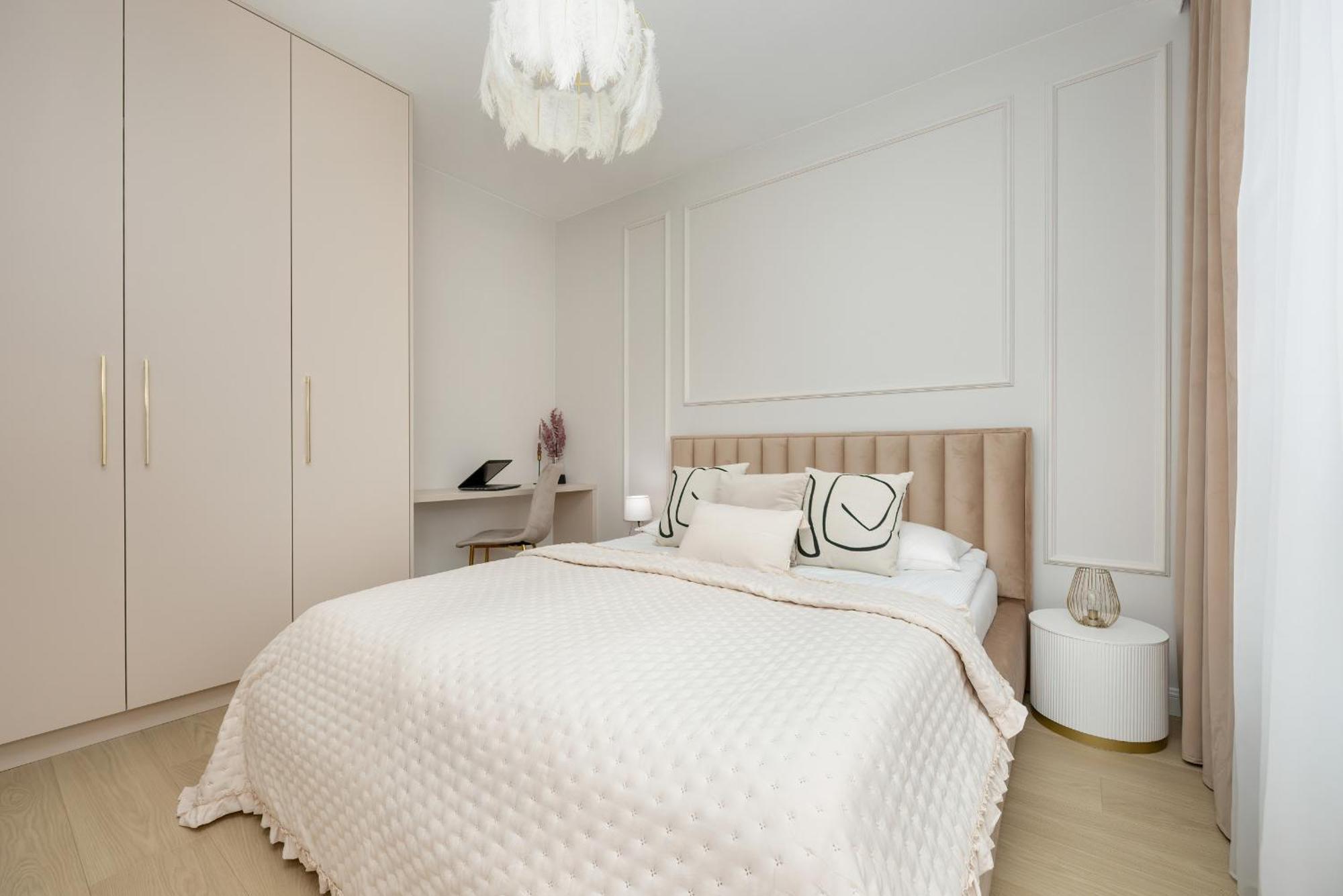 Stylish With Balcony 7th Floor By Renters *