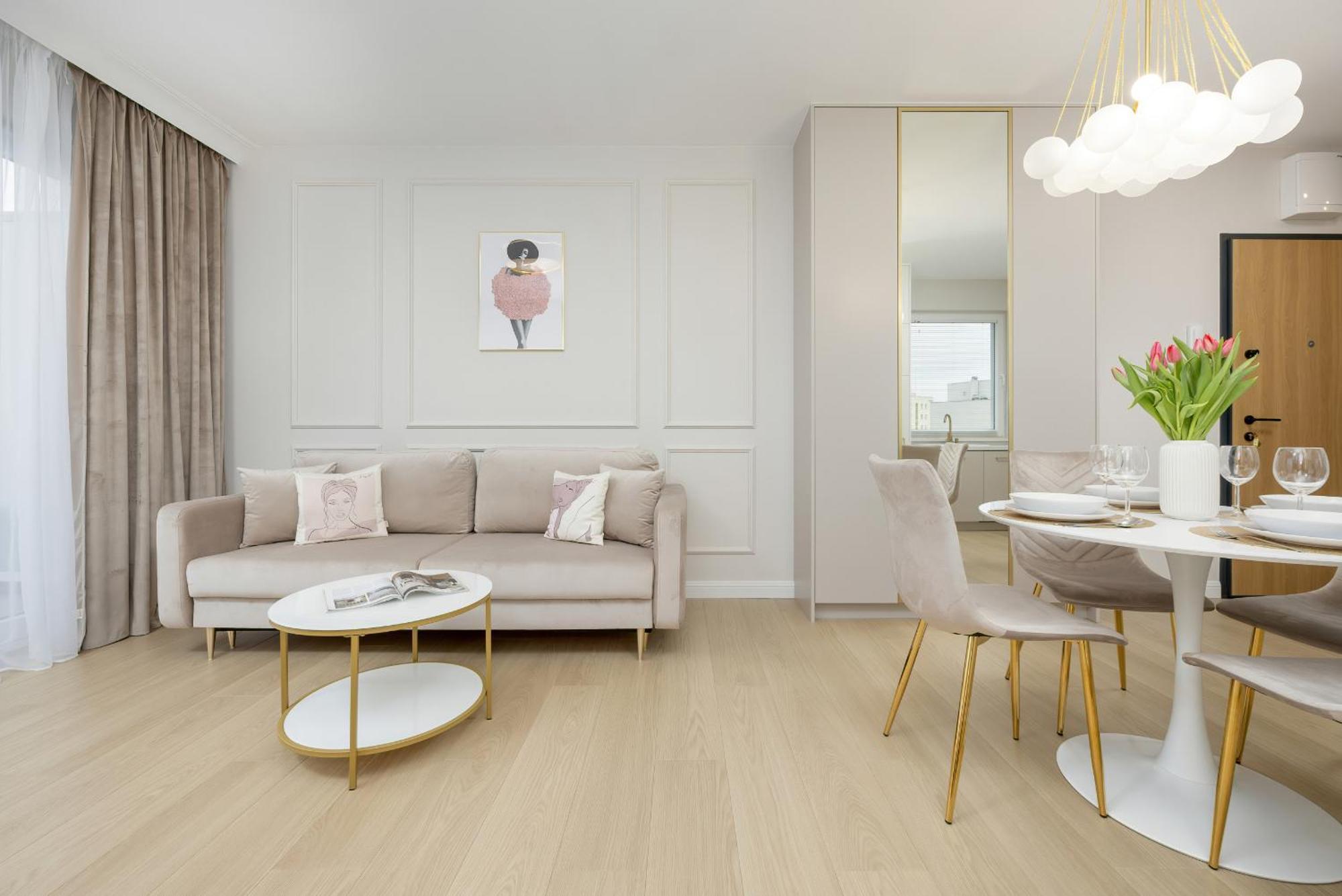 Stylish With Balcony 7th Floor By Renters Apartment Warsaw