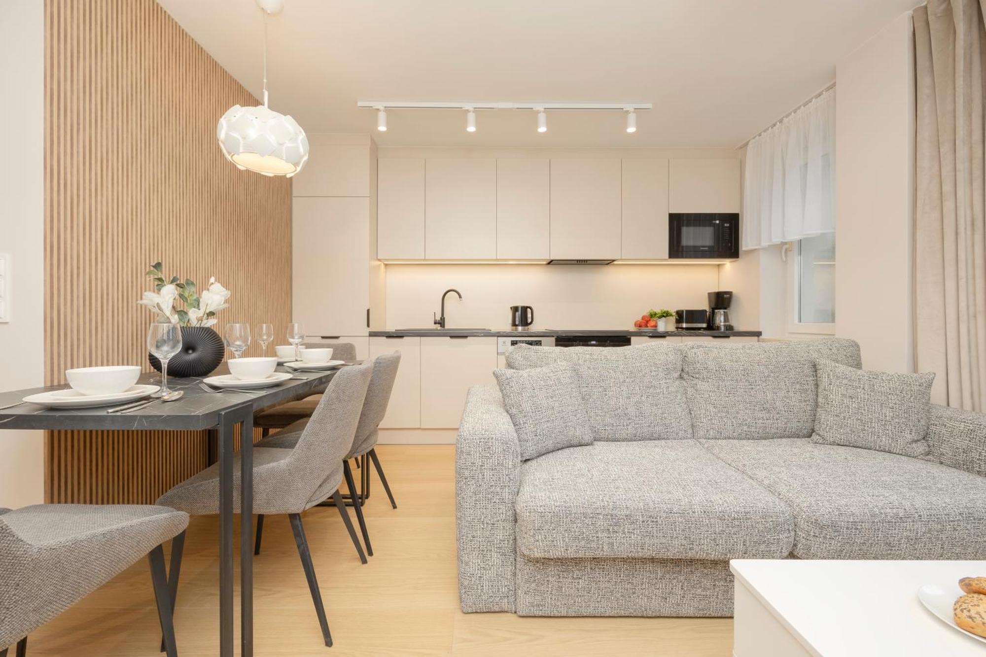 Apartment Comfortable Wola & Balcony By Renters *