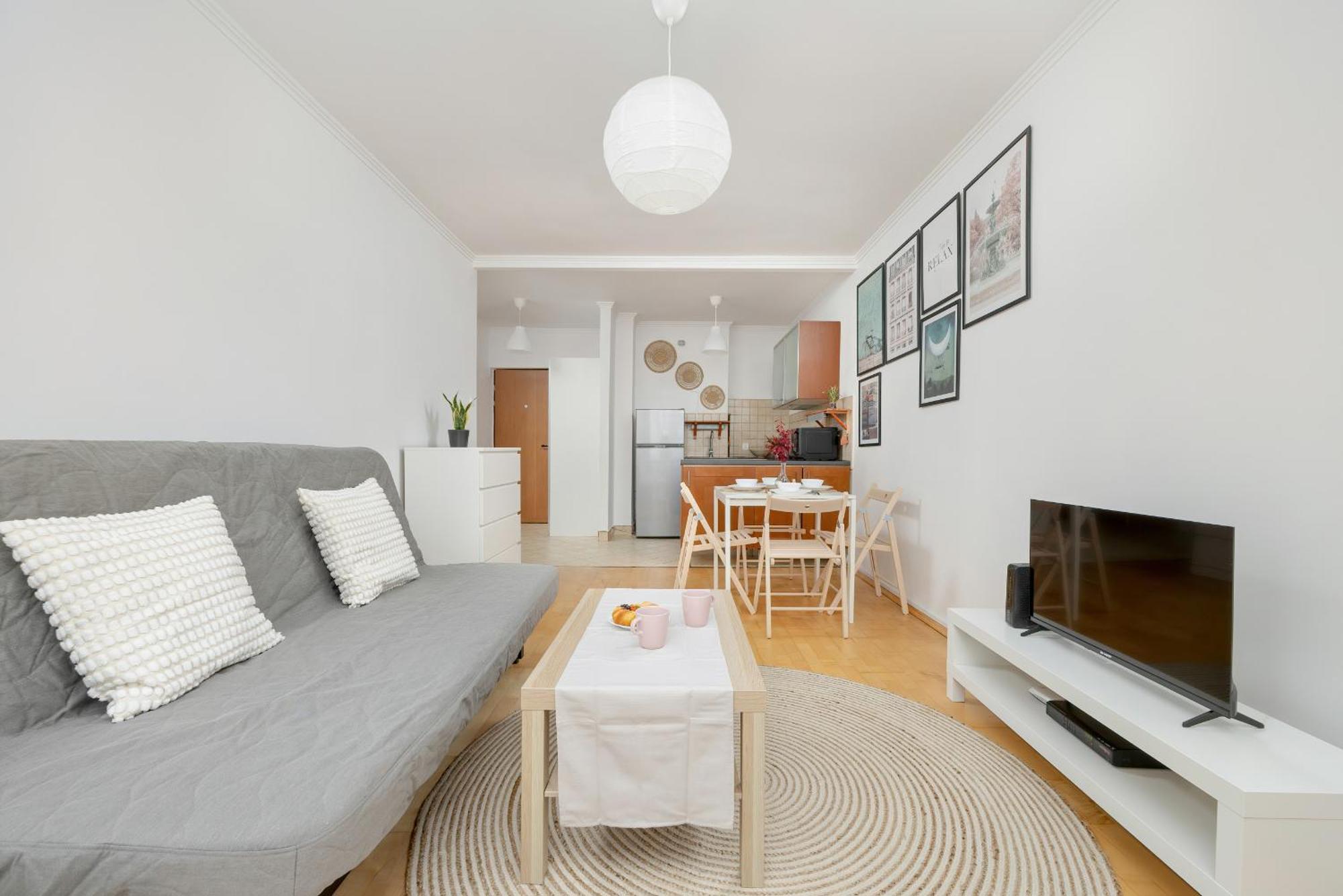 Beautiful & Bright Walowa With Balcony By Renters