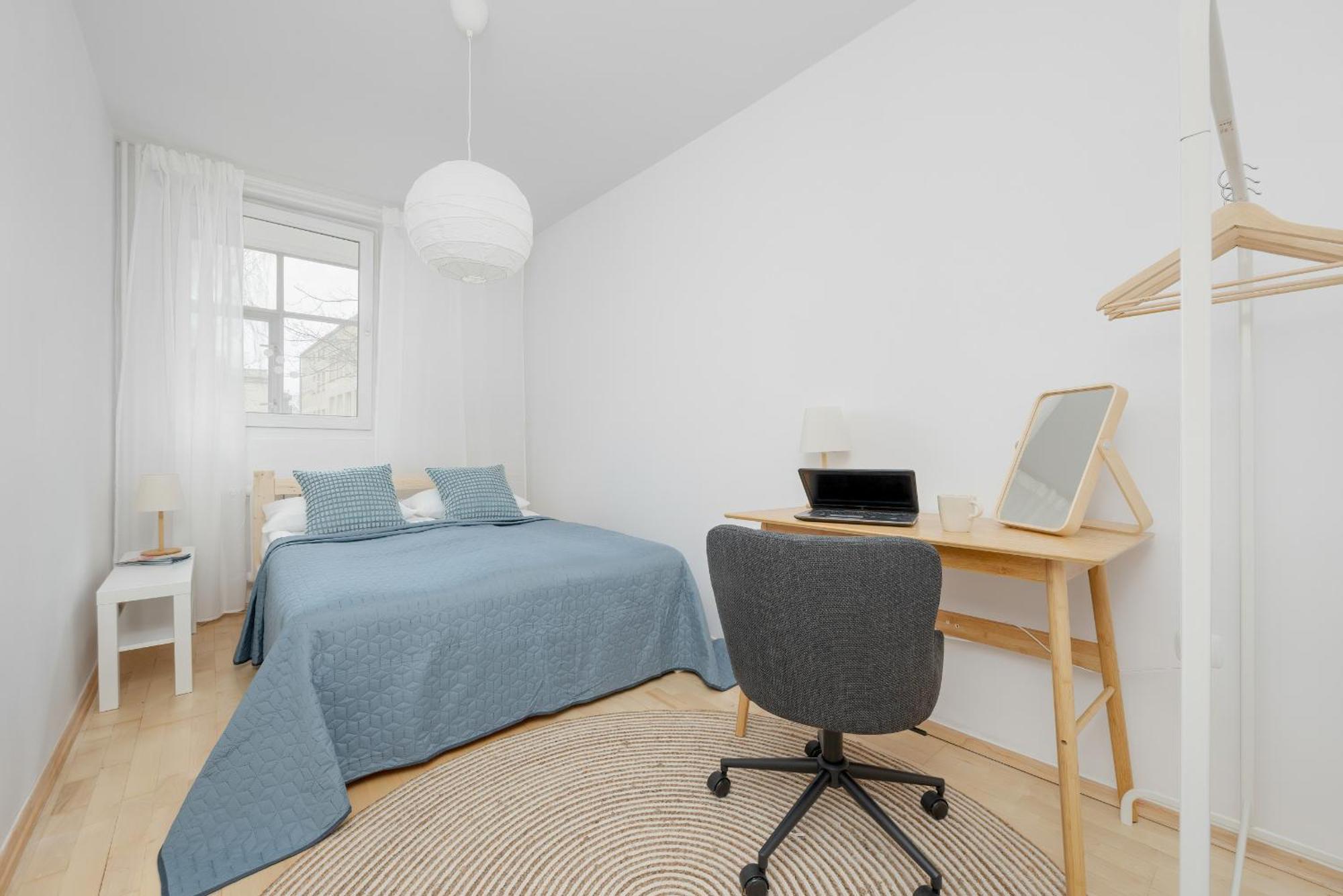 Beautiful & Bright Walowa With Balcony By Renters Apartment